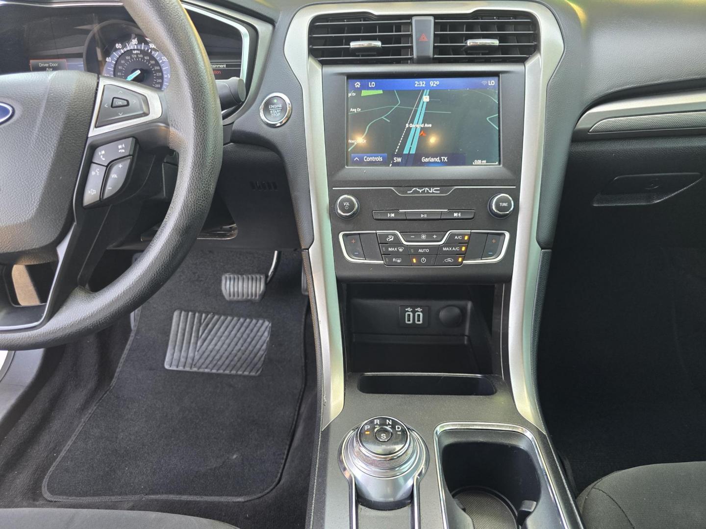 2019 DIAMOND WHITE Ford Fusion SE (3FA6P0HD8KR) with an 1.5L L4 DOHC 16V engine, 6A transmission, located at 2660 S.Garland Avenue, Garland, TX, 75041, (469) 298-3118, 32.885551, -96.655602 - Photo#13