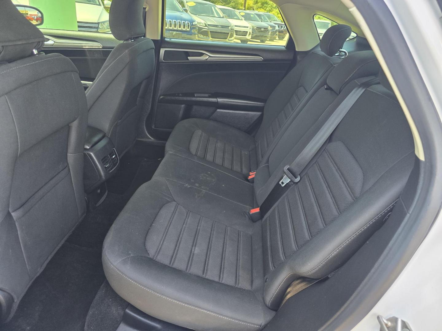 2019 DIAMOND WHITE Ford Fusion SE (3FA6P0HD8KR) with an 1.5L L4 DOHC 16V engine, 6A transmission, located at 2660 S.Garland Avenue, Garland, TX, 75041, (469) 298-3118, 32.885551, -96.655602 - Photo#17