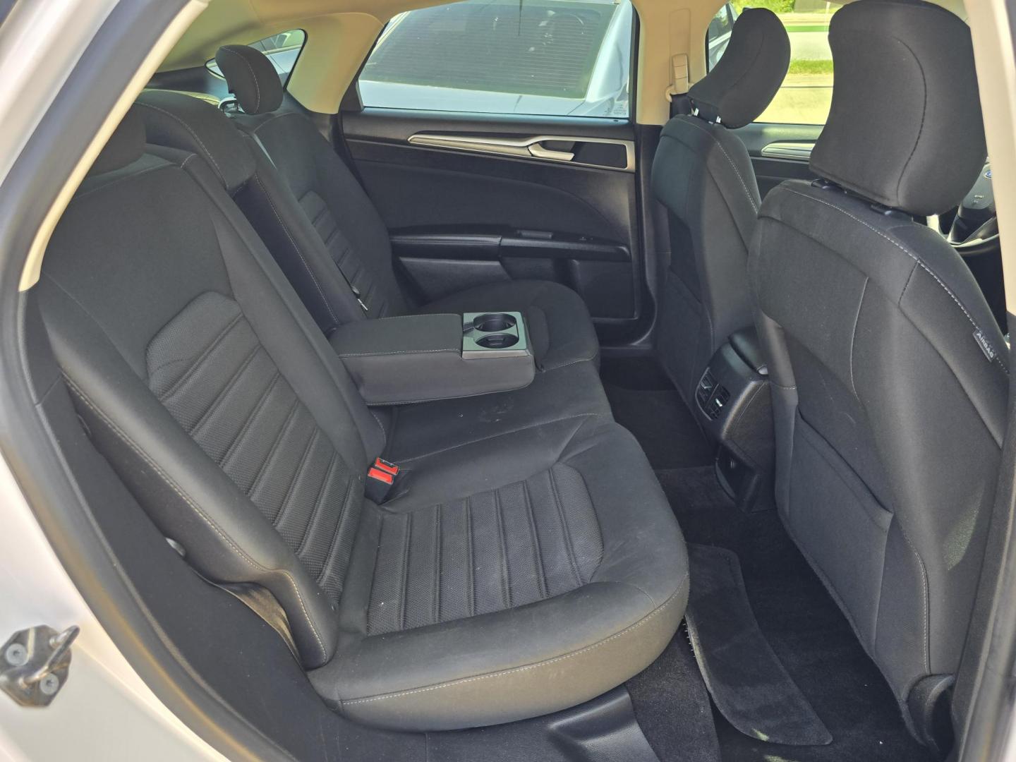 2019 DIAMOND WHITE Ford Fusion SE (3FA6P0HD8KR) with an 1.5L L4 DOHC 16V engine, 6A transmission, located at 2660 S.Garland Avenue, Garland, TX, 75041, (469) 298-3118, 32.885551, -96.655602 - Photo#18