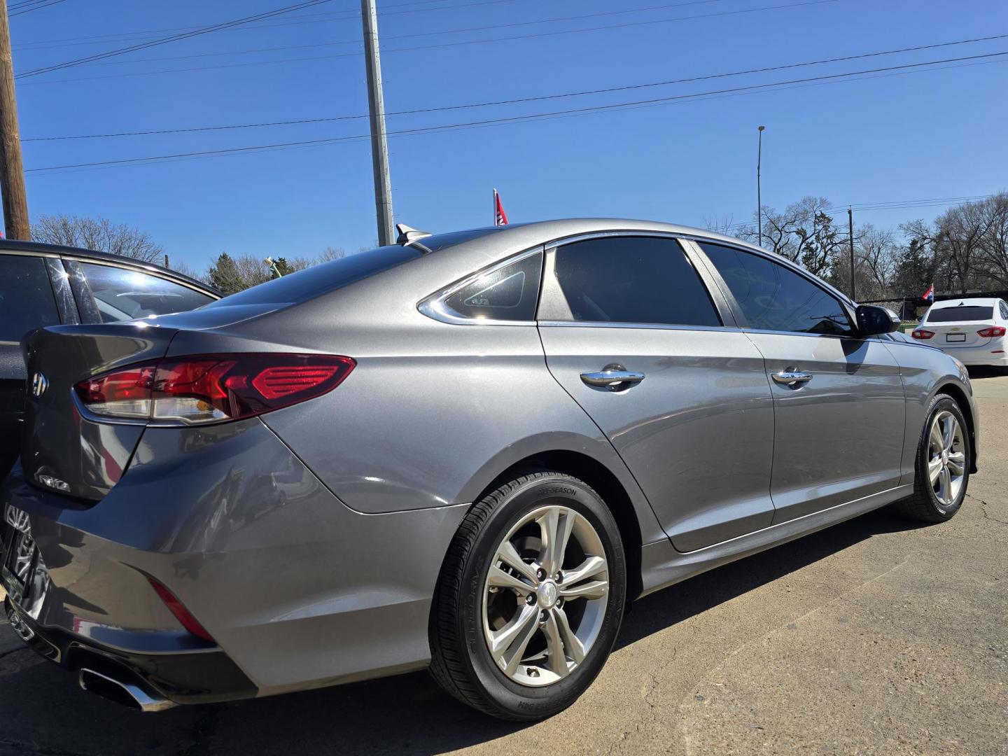 2019 GRAY Hyundai Sonata Sport (5NPE34AF3KH) with an 2.4L L4 DOHC 16V engine, 6A transmission, located at 2660 S.Garland Avenue, Garland, TX, 75041, (469) 298-3118, 32.885551, -96.655602 - Photo#3