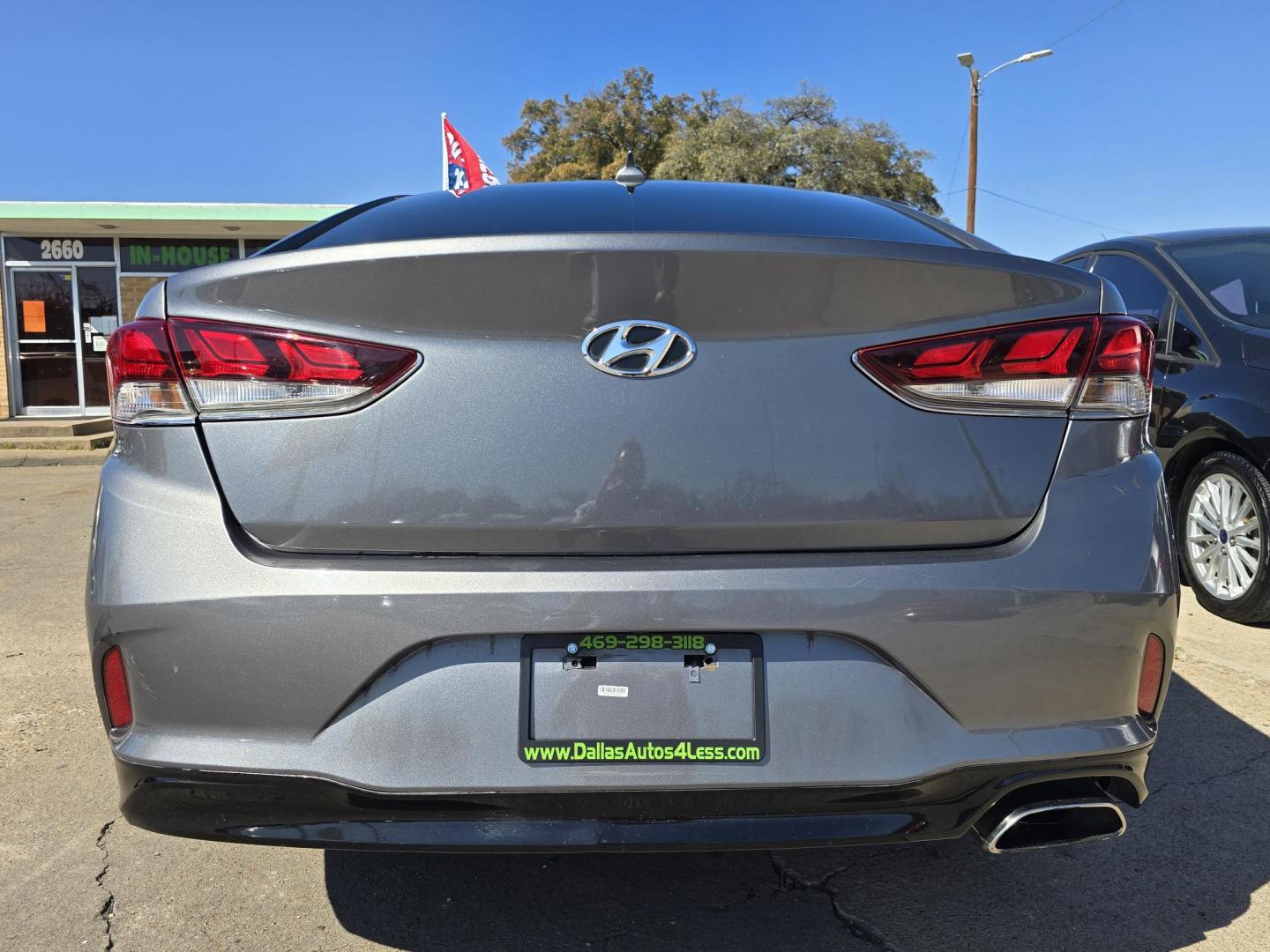 2019 GRAY Hyundai Sonata Sport (5NPE34AF3KH) with an 2.4L L4 DOHC 16V engine, 6A transmission, located at 2660 S.Garland Avenue, Garland, TX, 75041, (469) 298-3118, 32.885551, -96.655602 - Photo#4