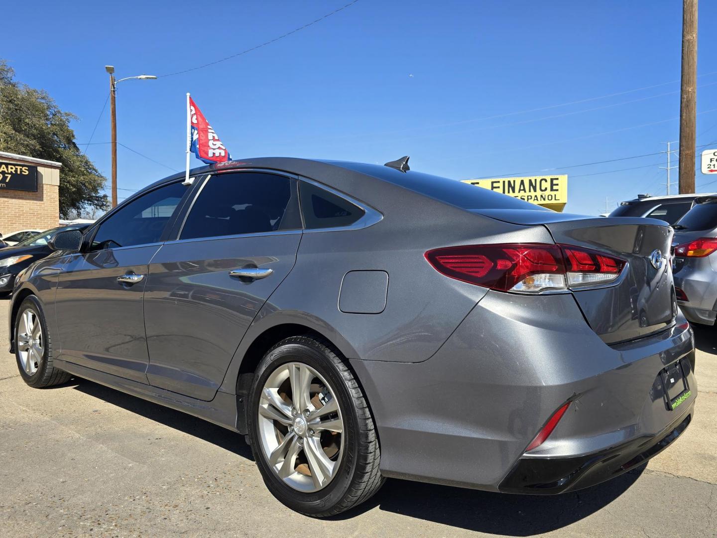 2019 GRAY Hyundai Sonata Sport (5NPE34AF3KH) with an 2.4L L4 DOHC 16V engine, 6A transmission, located at 2660 S.Garland Avenue, Garland, TX, 75041, (469) 298-3118, 32.885551, -96.655602 - Photo#5