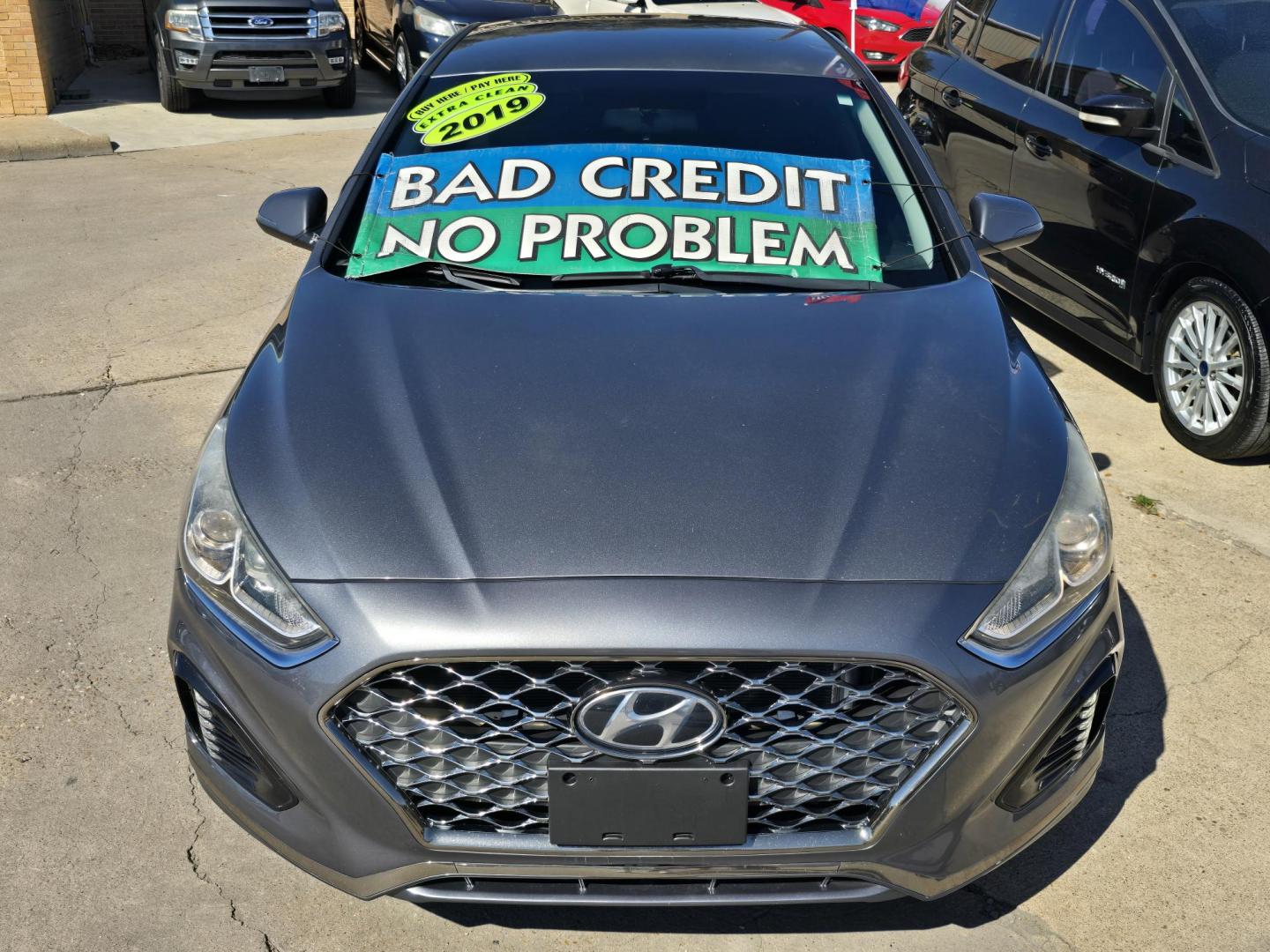 2019 GRAY Hyundai Sonata Sport (5NPE34AF3KH) with an 2.4L L4 DOHC 16V engine, 6A transmission, located at 2660 S.Garland Avenue, Garland, TX, 75041, (469) 298-3118, 32.885551, -96.655602 - Photo#8