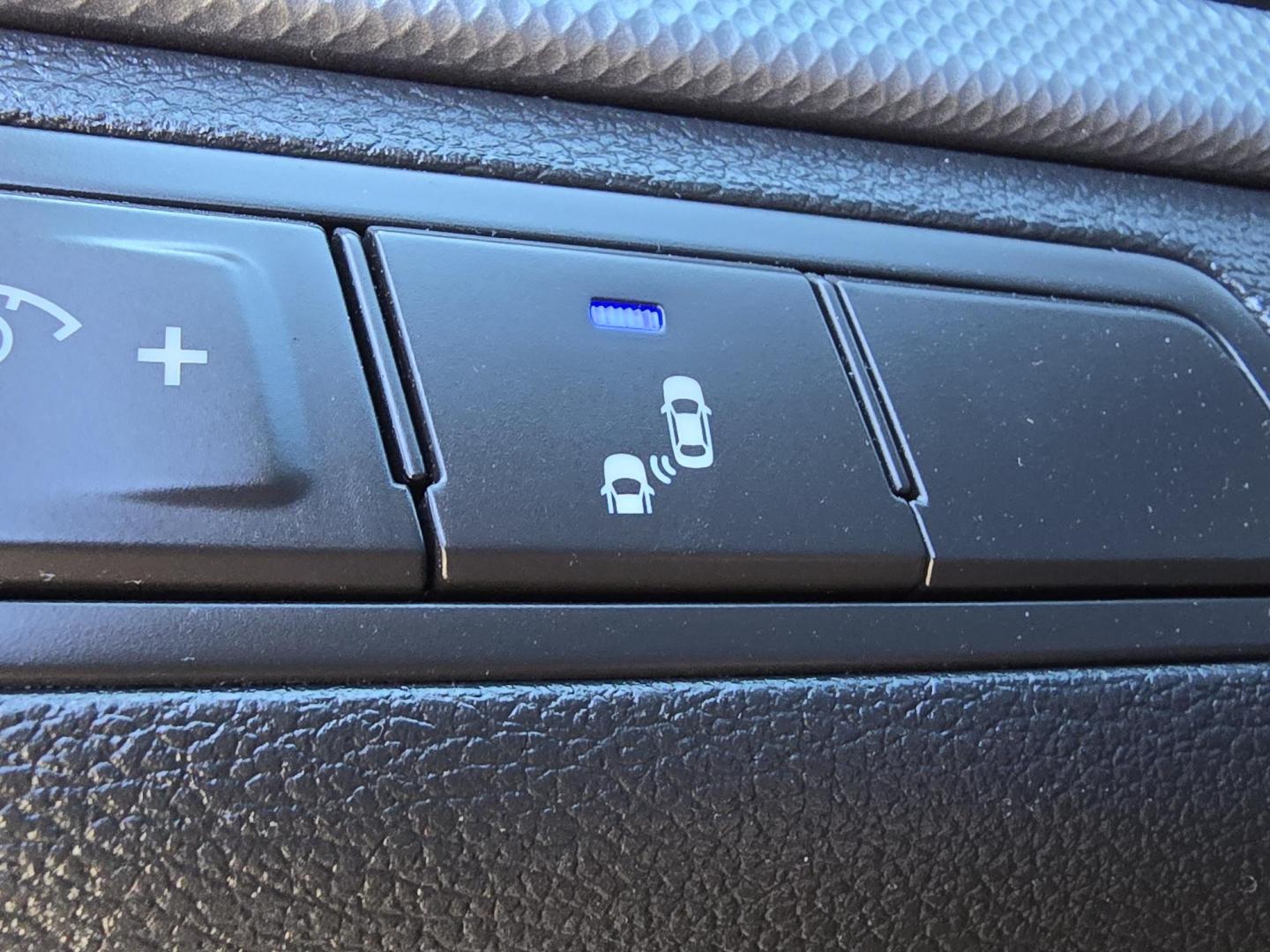 2019 GRAY Hyundai Sonata Sport (5NPE34AF3KH) with an 2.4L L4 DOHC 16V engine, 6A transmission, located at 2660 S.Garland Avenue, Garland, TX, 75041, (469) 298-3118, 32.885551, -96.655602 - Photo#10