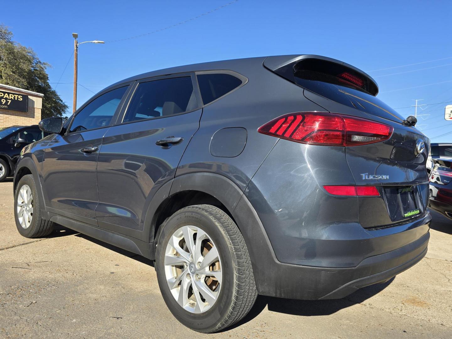 2019 BLUE Hyundai Tucson SE (KM8J23A46KU) with an 2.0L L4 DOHC 16V engine, 6A transmission, located at 2660 S.Garland Avenue, Garland, TX, 75041, (469) 298-3118, 32.885551, -96.655602 - Photo#5