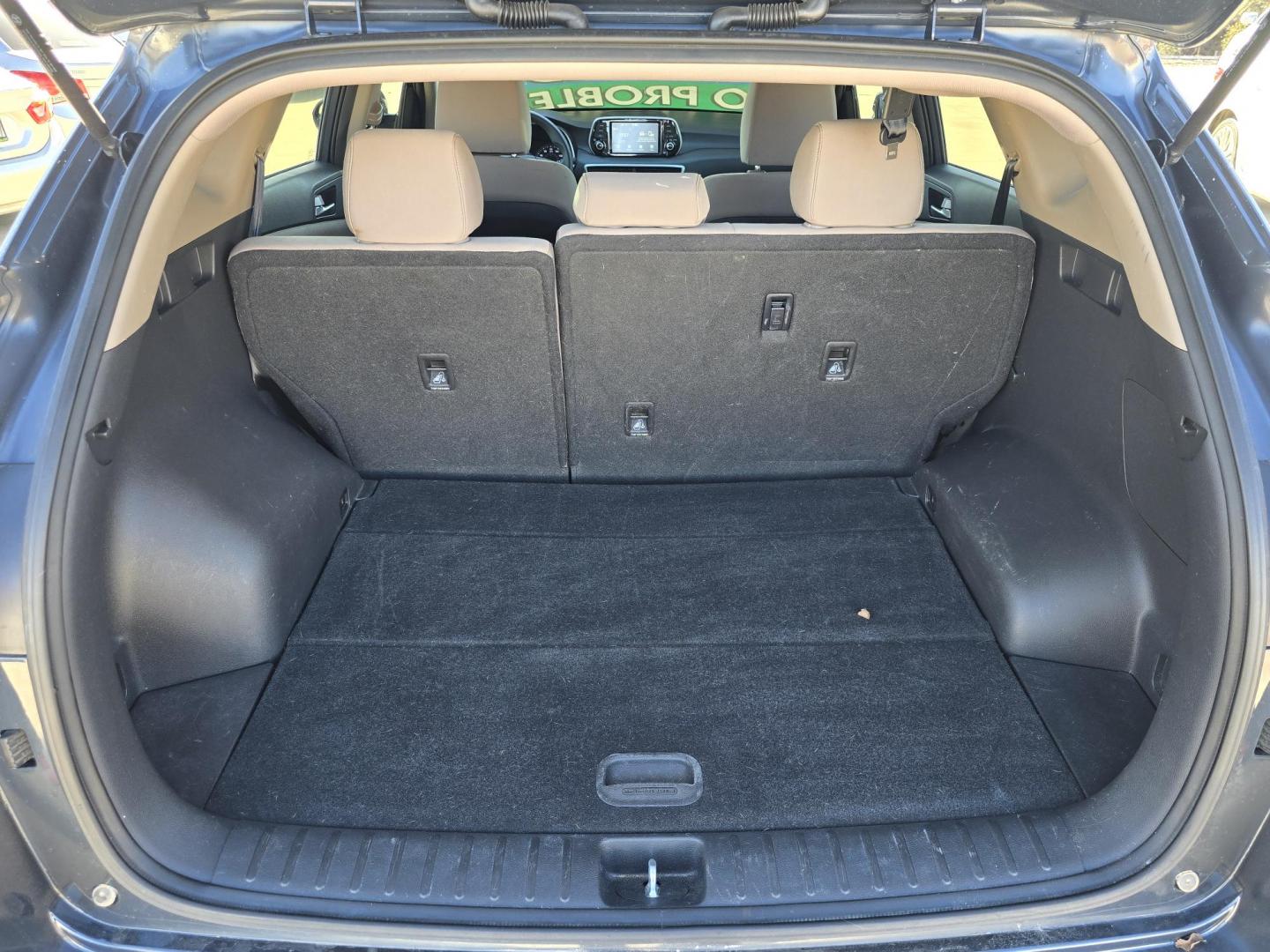 2019 BLUE Hyundai Tucson SE (KM8J23A46KU) with an 2.0L L4 DOHC 16V engine, 6A transmission, located at 2660 S.Garland Avenue, Garland, TX, 75041, (469) 298-3118, 32.885551, -96.655602 - Photo#16