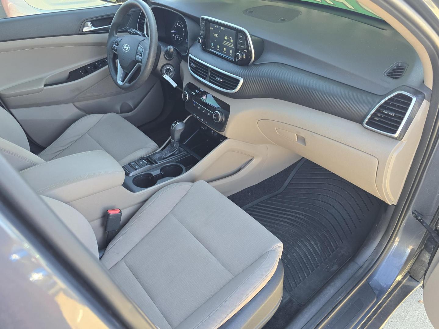 2019 BLUE Hyundai Tucson SE (KM8J23A46KU) with an 2.0L L4 DOHC 16V engine, 6A transmission, located at 2660 S.Garland Avenue, Garland, TX, 75041, (469) 298-3118, 32.885551, -96.655602 - Photo#19