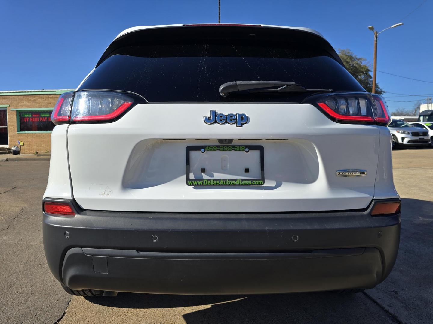 2019 WHITE Jeep Cherokee Latitude Plus (1C4PJLLB6KD) with an 2.4L L4 DOHC 16V engine, 9A transmission, located at 2660 S.Garland Avenue, Garland, TX, 75041, (469) 298-3118, 32.885551, -96.655602 - Photo#4