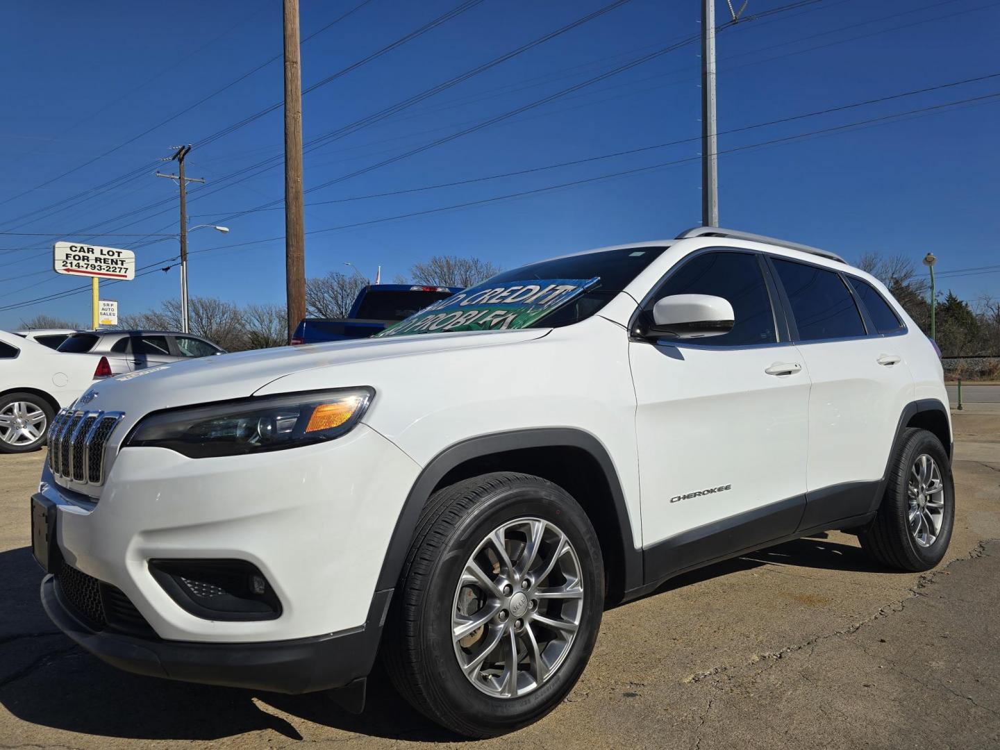 2019 WHITE Jeep Cherokee Latitude Plus (1C4PJLLB6KD) with an 2.4L L4 DOHC 16V engine, 9A transmission, located at 2660 S.Garland Avenue, Garland, TX, 75041, (469) 298-3118, 32.885551, -96.655602 - Photo#7