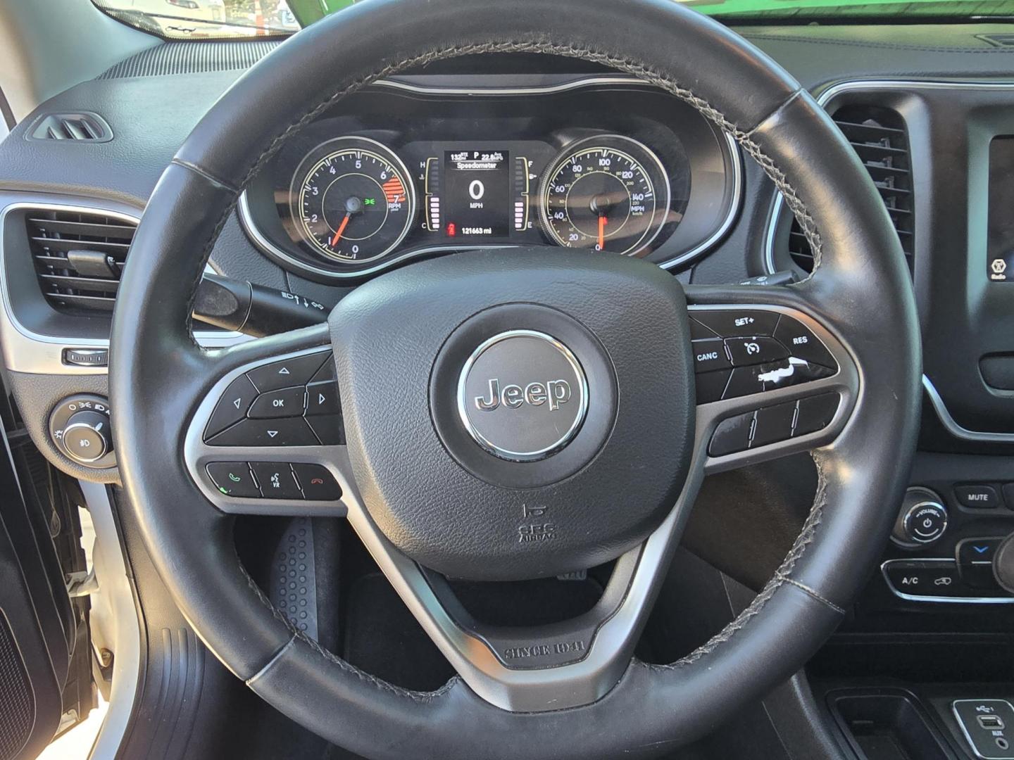 2019 WHITE Jeep Cherokee Latitude Plus (1C4PJLLB6KD) with an 2.4L L4 DOHC 16V engine, 9A transmission, located at 2660 S.Garland Avenue, Garland, TX, 75041, (469) 298-3118, 32.885551, -96.655602 - Photo#12