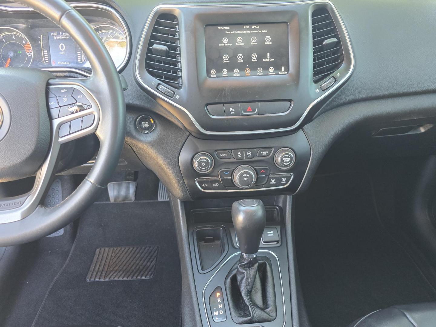 2019 WHITE Jeep Cherokee Latitude Plus (1C4PJLLB6KD) with an 2.4L L4 DOHC 16V engine, 9A transmission, located at 2660 S.Garland Avenue, Garland, TX, 75041, (469) 298-3118, 32.885551, -96.655602 - Photo#14