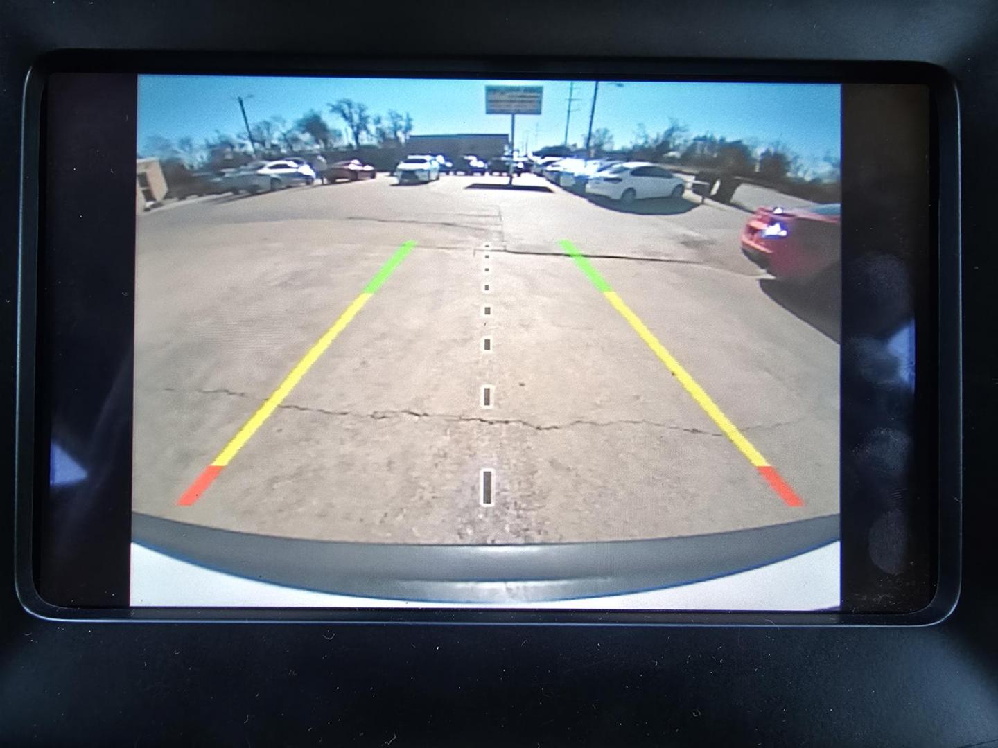 2019 WHITE Jeep Cherokee Latitude Plus (1C4PJLLB6KD) with an 2.4L L4 DOHC 16V engine, 9A transmission, located at 2660 S.Garland Avenue, Garland, TX, 75041, (469) 298-3118, 32.885551, -96.655602 - Photo#15