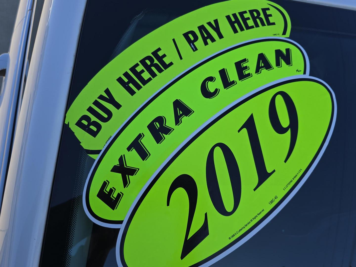 2019 WHITE Jeep Cherokee Latitude Plus (1C4PJLLB6KD) with an 2.4L L4 DOHC 16V engine, 9A transmission, located at 2660 S.Garland Avenue, Garland, TX, 75041, (469) 298-3118, 32.885551, -96.655602 - Photo#21