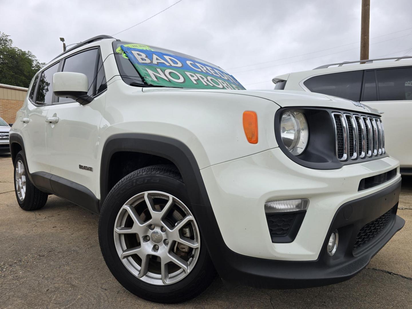 2019 WHITE Jeep Renegade Latitude (ZACNJABB7KP) with an 2.4L L4 DOHC 16V engine, 9A transmission, located at 2660 S.Garland Avenue, Garland, TX, 75041, (469) 298-3118, 32.885551, -96.655602 - Photo#0