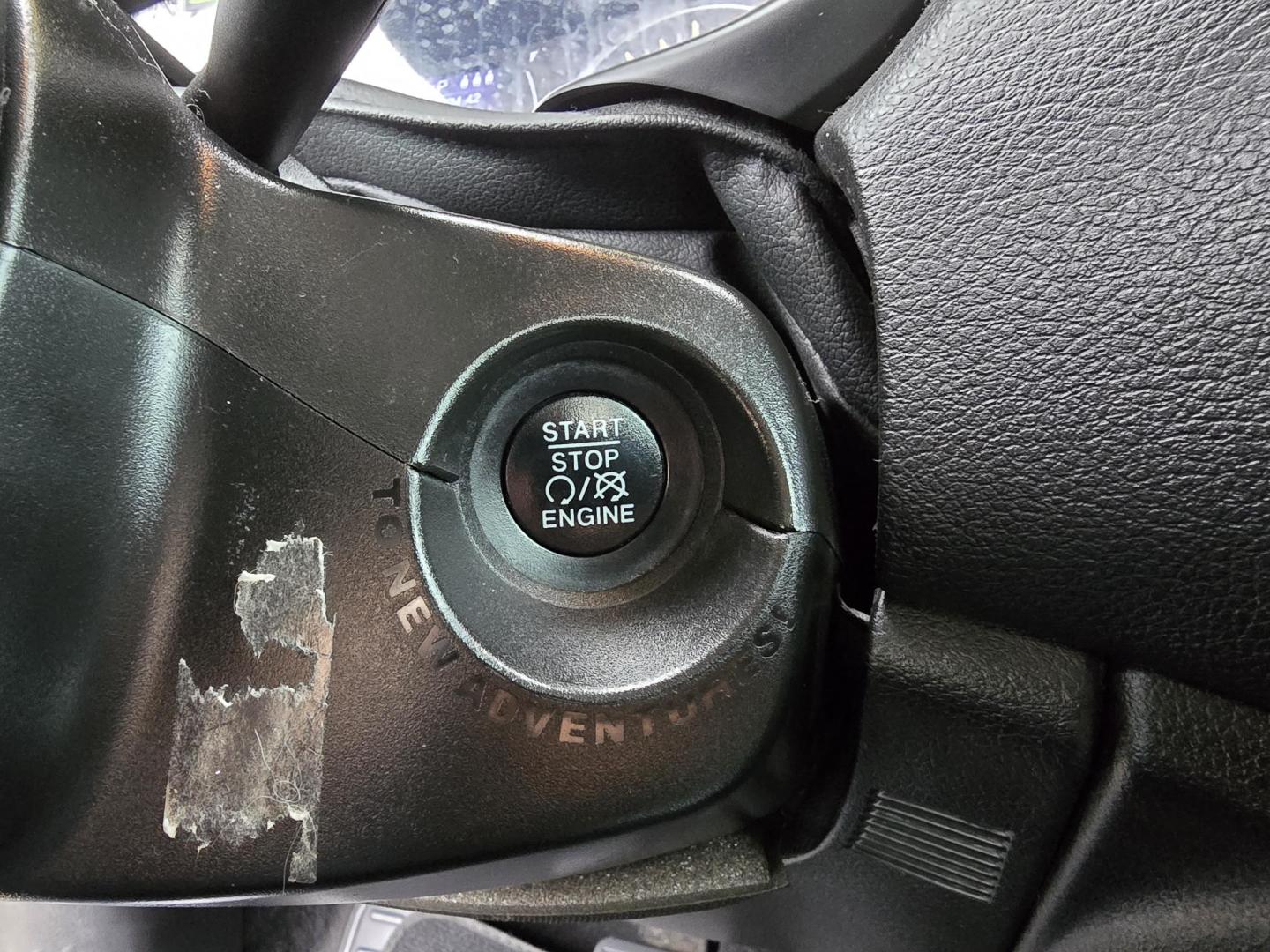 2019 WHITE Jeep Renegade Latitude (ZACNJABB7KP) with an 2.4L L4 DOHC 16V engine, 9A transmission, located at 2660 S.Garland Avenue, Garland, TX, 75041, (469) 298-3118, 32.885551, -96.655602 - Photo#13
