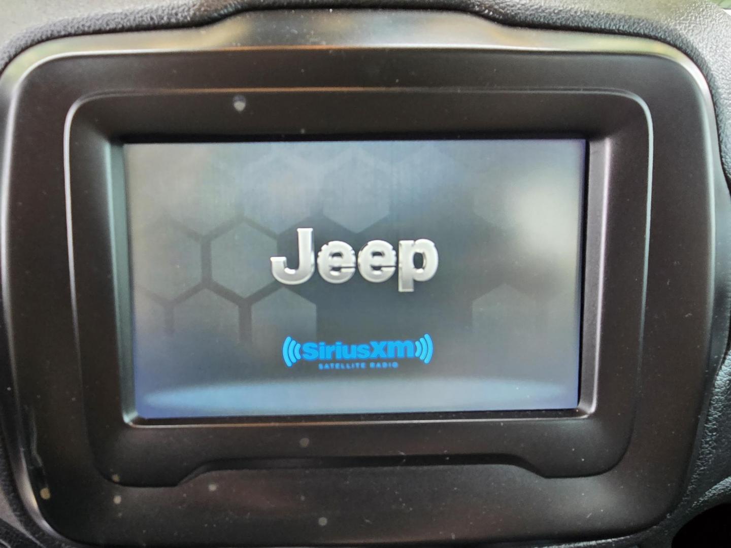 2019 WHITE Jeep Renegade Latitude (ZACNJABB7KP) with an 2.4L L4 DOHC 16V engine, 9A transmission, located at 2660 S.Garland Avenue, Garland, TX, 75041, (469) 298-3118, 32.885551, -96.655602 - Photo#15