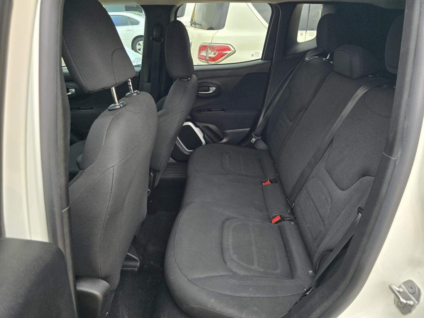 2019 WHITE Jeep Renegade Latitude (ZACNJABB7KP) with an 2.4L L4 DOHC 16V engine, 9A transmission, located at 2660 S.Garland Avenue, Garland, TX, 75041, (469) 298-3118, 32.885551, -96.655602 - Photo#18