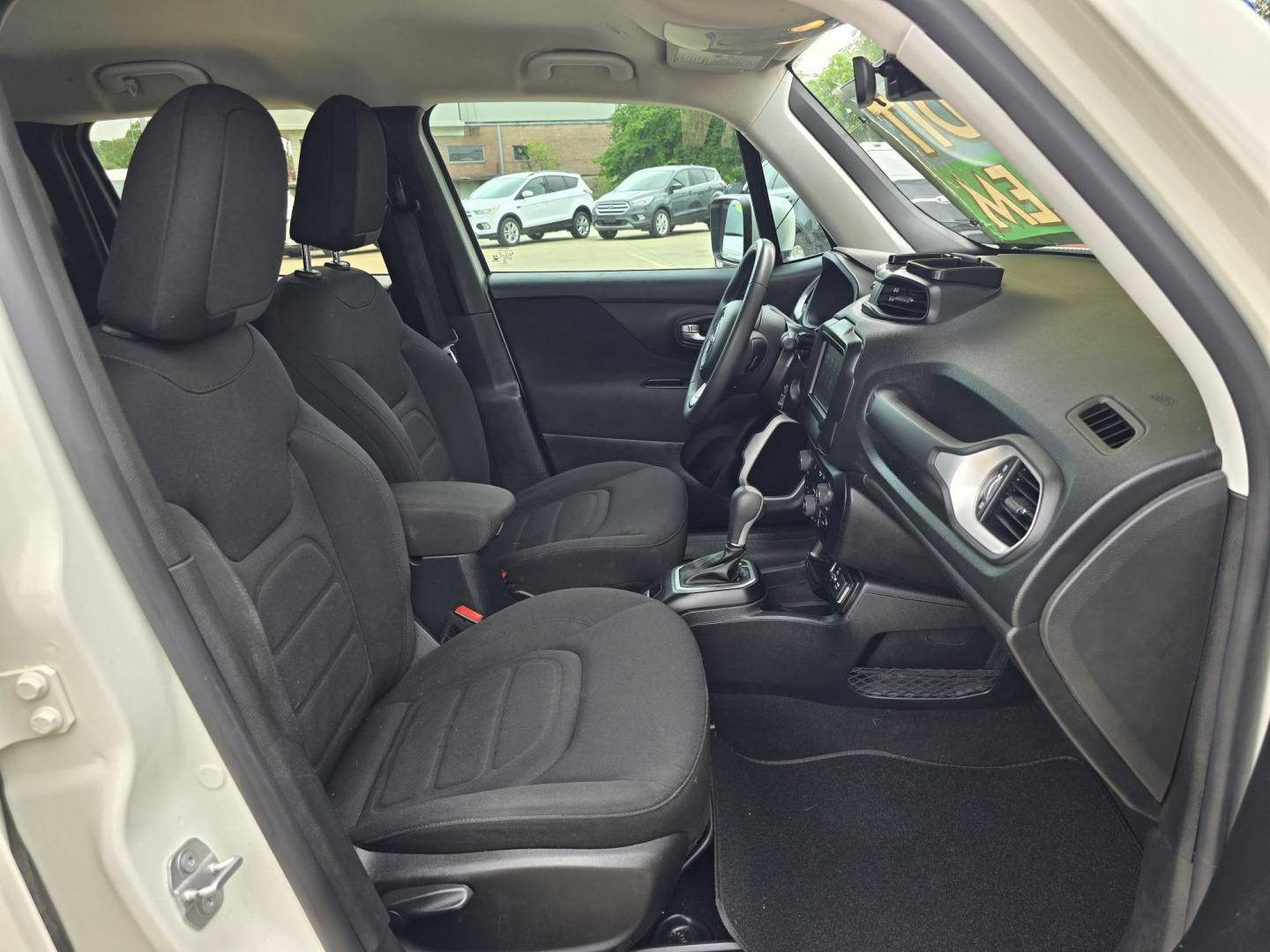 2019 WHITE Jeep Renegade Latitude (ZACNJABB7KP) with an 2.4L L4 DOHC 16V engine, 9A transmission, located at 2660 S.Garland Avenue, Garland, TX, 75041, (469) 298-3118, 32.885551, -96.655602 - Photo#21