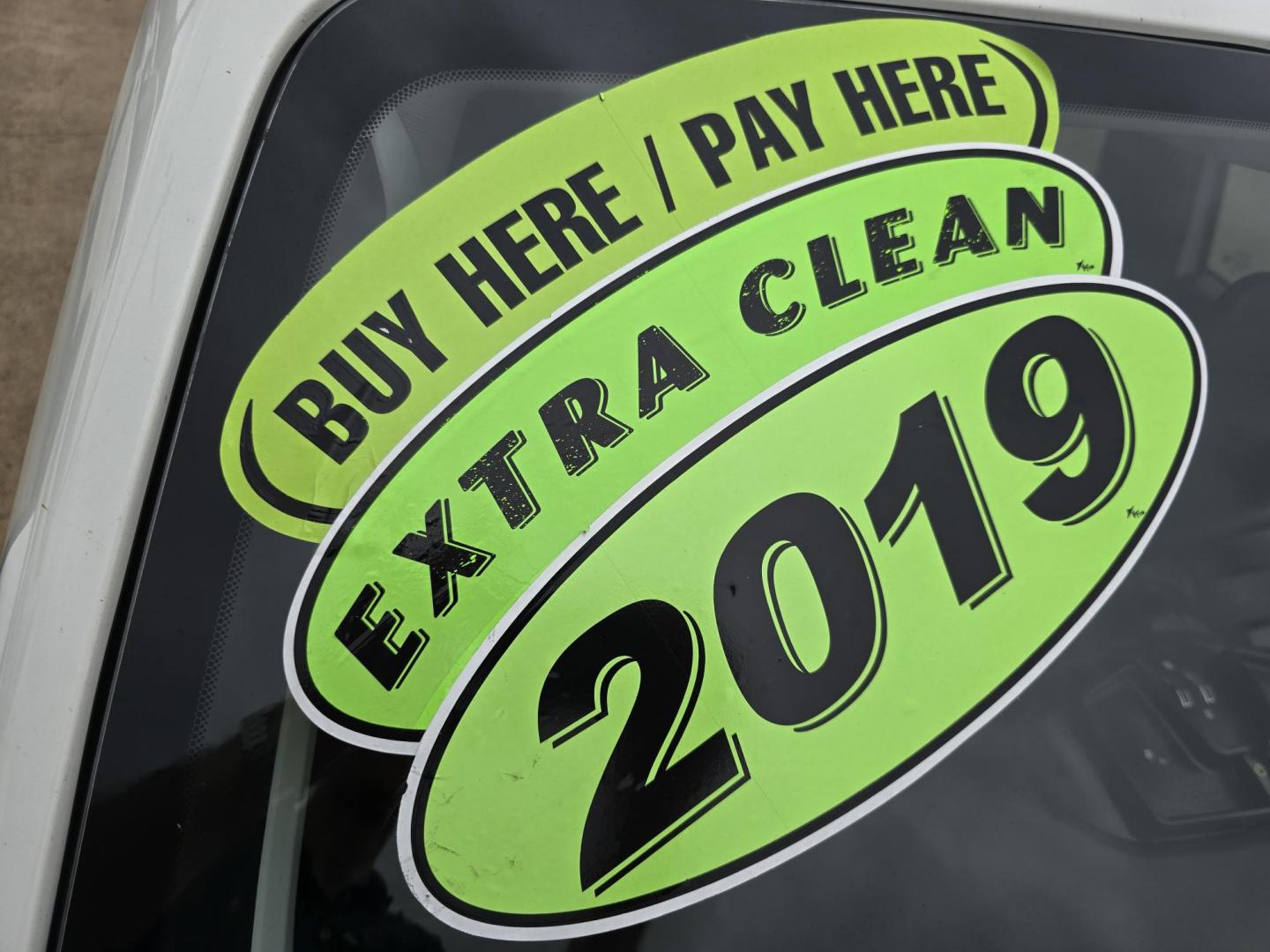 2019 WHITE Jeep Renegade Latitude (ZACNJABB7KP) with an 2.4L L4 DOHC 16V engine, 9A transmission, located at 2660 S.Garland Avenue, Garland, TX, 75041, (469) 298-3118, 32.885551, -96.655602 - Photo#23