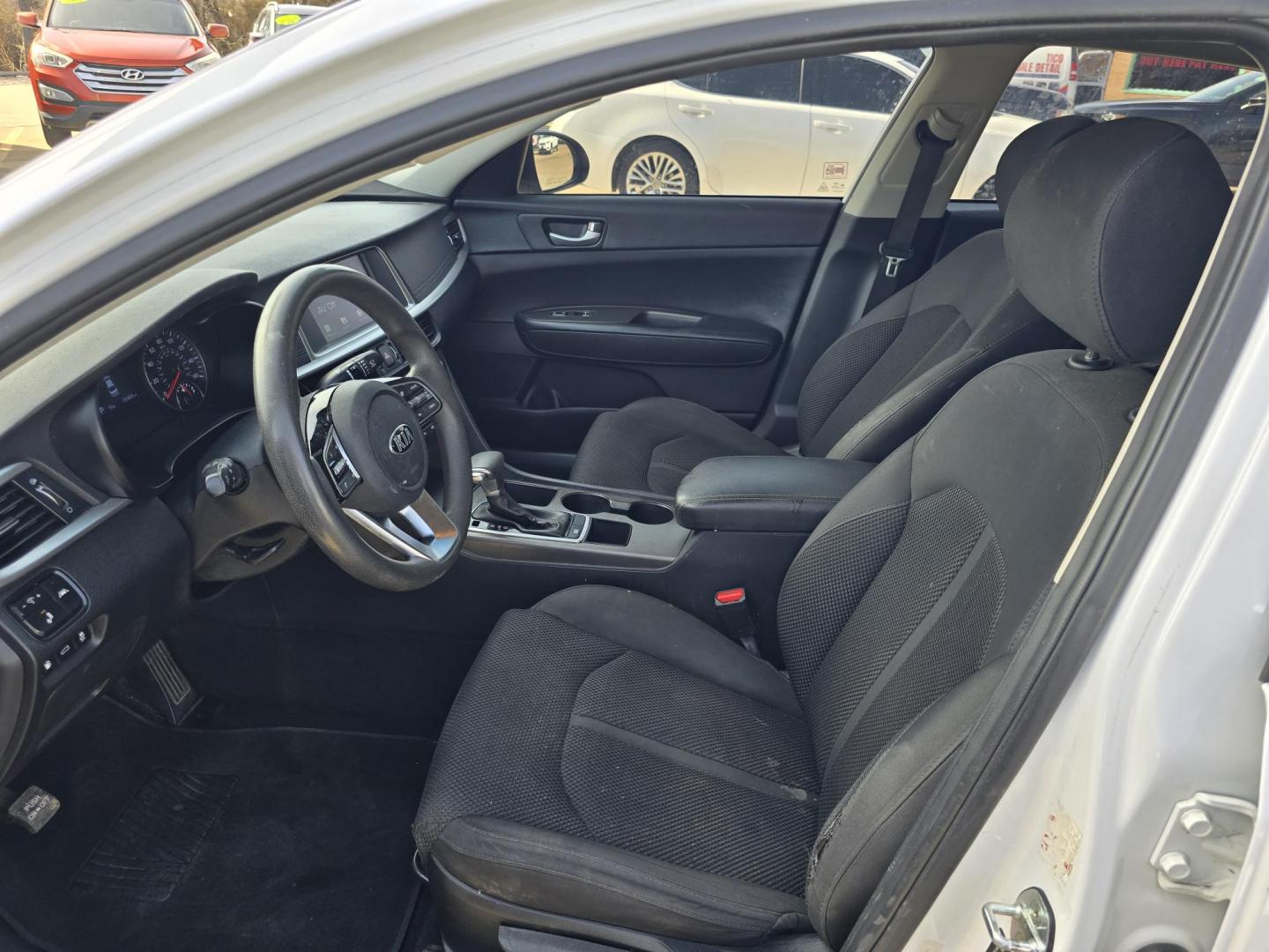 2019 DIAMOND WHITE Kia Optima LX (5XXGT4L38KG) with an 2.4L L4 DOHC 16V engine, 6A transmission, located at 2660 S.Garland Avenue, Garland, TX, 75041, (469) 298-3118, 32.885551, -96.655602 - Photo#12