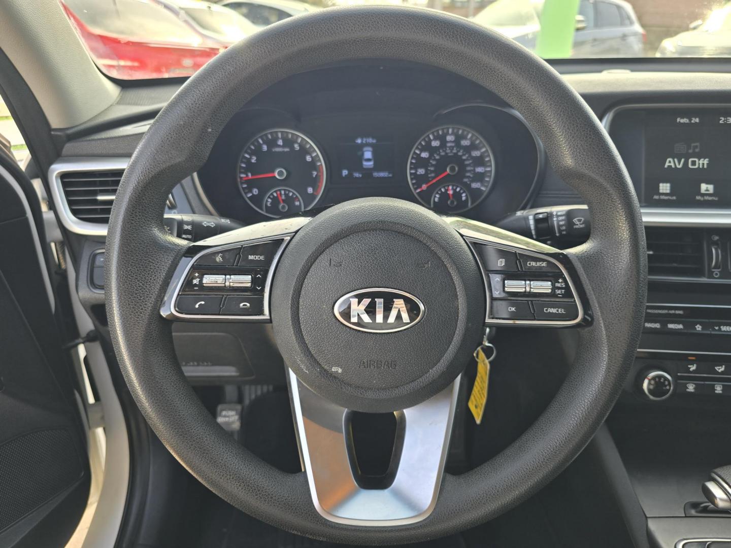 2019 DIAMOND WHITE Kia Optima LX (5XXGT4L38KG) with an 2.4L L4 DOHC 16V engine, 6A transmission, located at 2660 S.Garland Avenue, Garland, TX, 75041, (469) 298-3118, 32.885551, -96.655602 - Photo#13