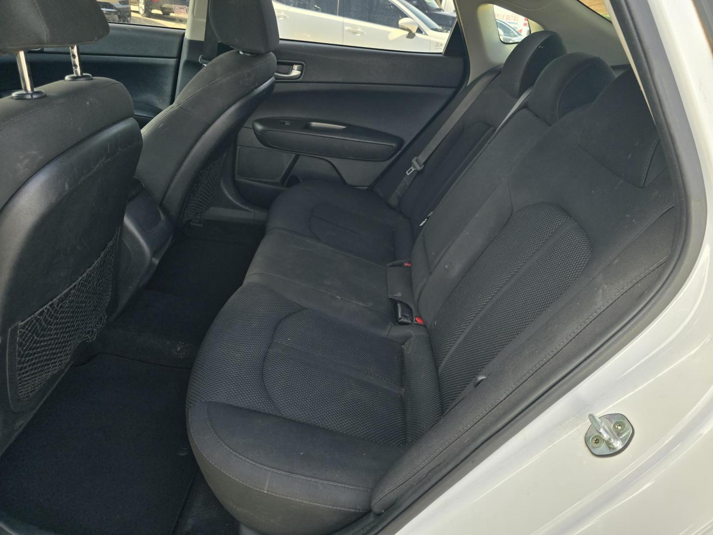 2019 DIAMOND WHITE Kia Optima LX (5XXGT4L38KG) with an 2.4L L4 DOHC 16V engine, 6A transmission, located at 2660 S.Garland Avenue, Garland, TX, 75041, (469) 298-3118, 32.885551, -96.655602 - Photo#16