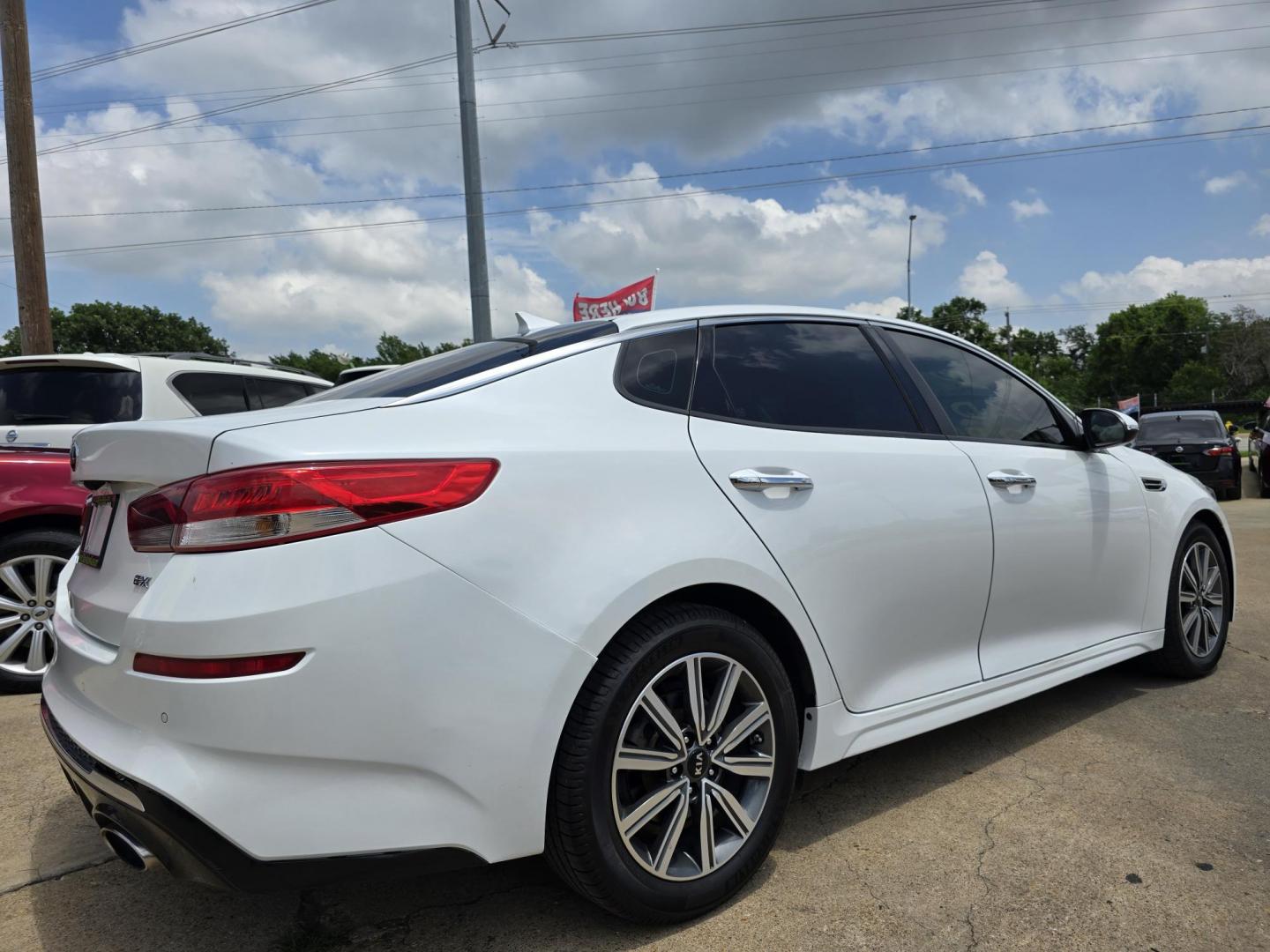 2019 DIAMOND WHITE Kia Optima EX (5XXGU4L13KG) with an 1.6L L4 DOHC 16V engine, 6A transmission, located at 2660 S.Garland Avenue, Garland, TX, 75041, (469) 298-3118, 32.885551, -96.655602 - Photo#3