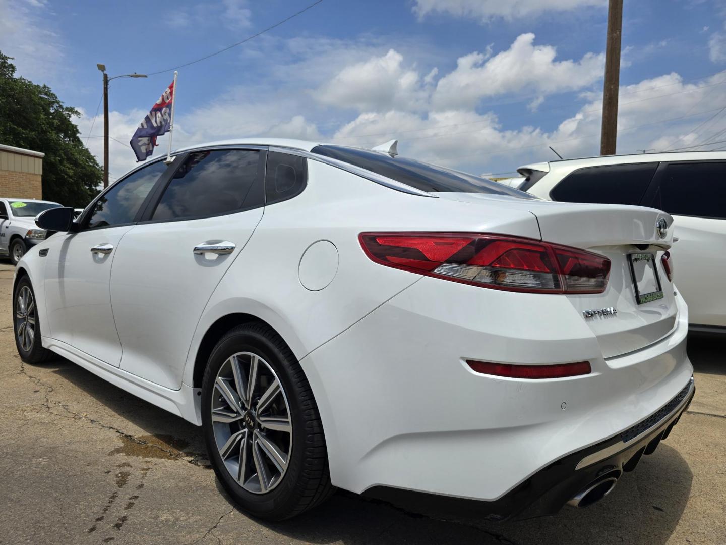 2019 DIAMOND WHITE Kia Optima EX (5XXGU4L13KG) with an 1.6L L4 DOHC 16V engine, 6A transmission, located at 2660 S.Garland Avenue, Garland, TX, 75041, (469) 298-3118, 32.885551, -96.655602 - Photo#5