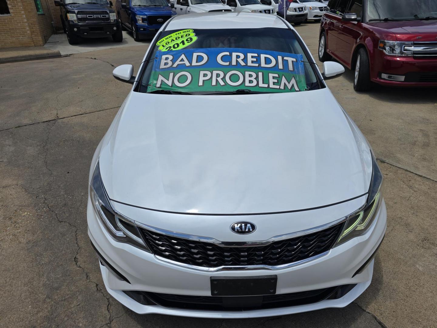 2019 DIAMOND WHITE Kia Optima EX (5XXGU4L13KG) with an 1.6L L4 DOHC 16V engine, 6A transmission, located at 2660 S.Garland Avenue, Garland, TX, 75041, (469) 298-3118, 32.885551, -96.655602 - Photo#8