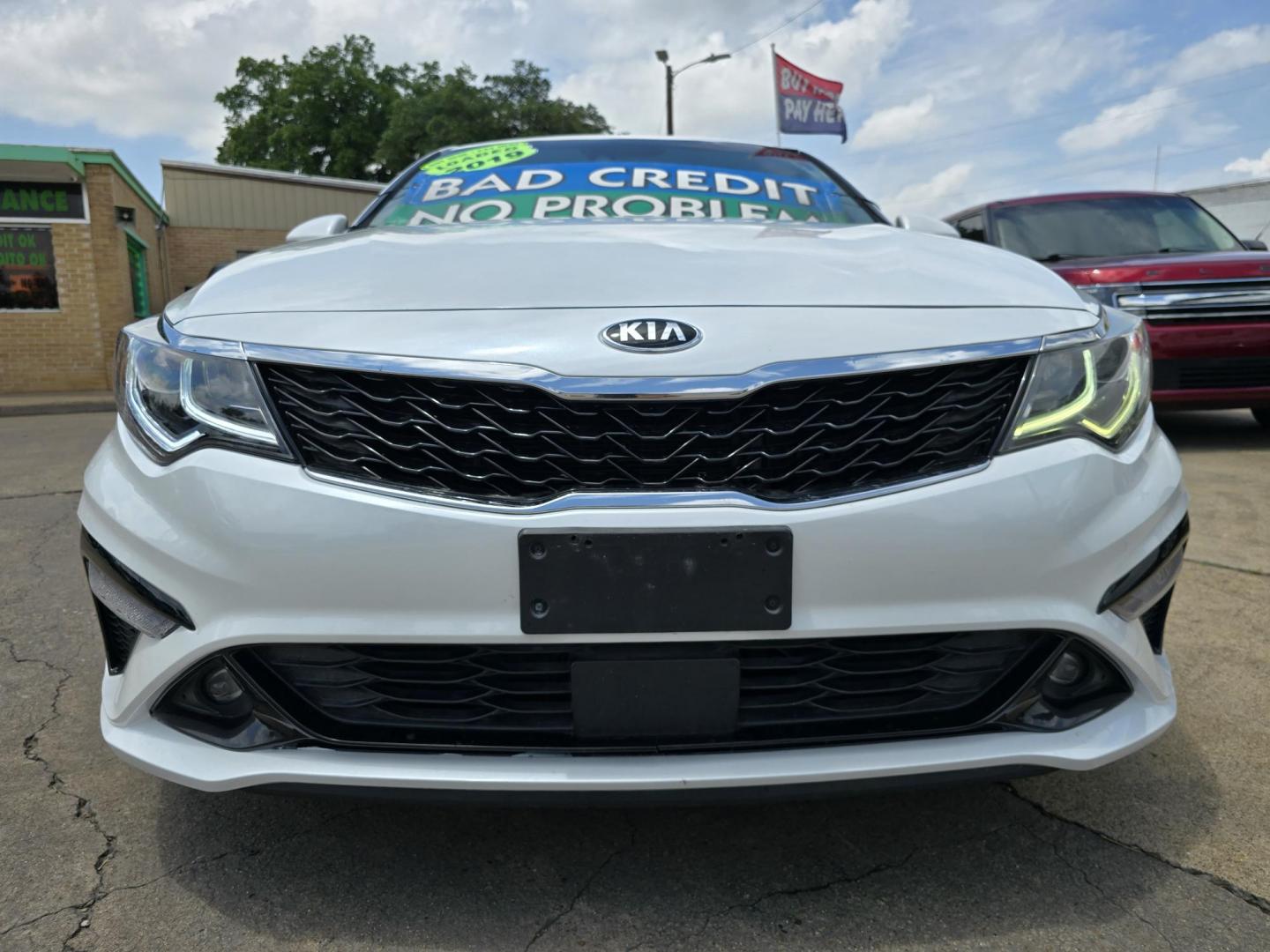 2019 DIAMOND WHITE Kia Optima EX (5XXGU4L13KG) with an 1.6L L4 DOHC 16V engine, 6A transmission, located at 2660 S.Garland Avenue, Garland, TX, 75041, (469) 298-3118, 32.885551, -96.655602 - Photo#9