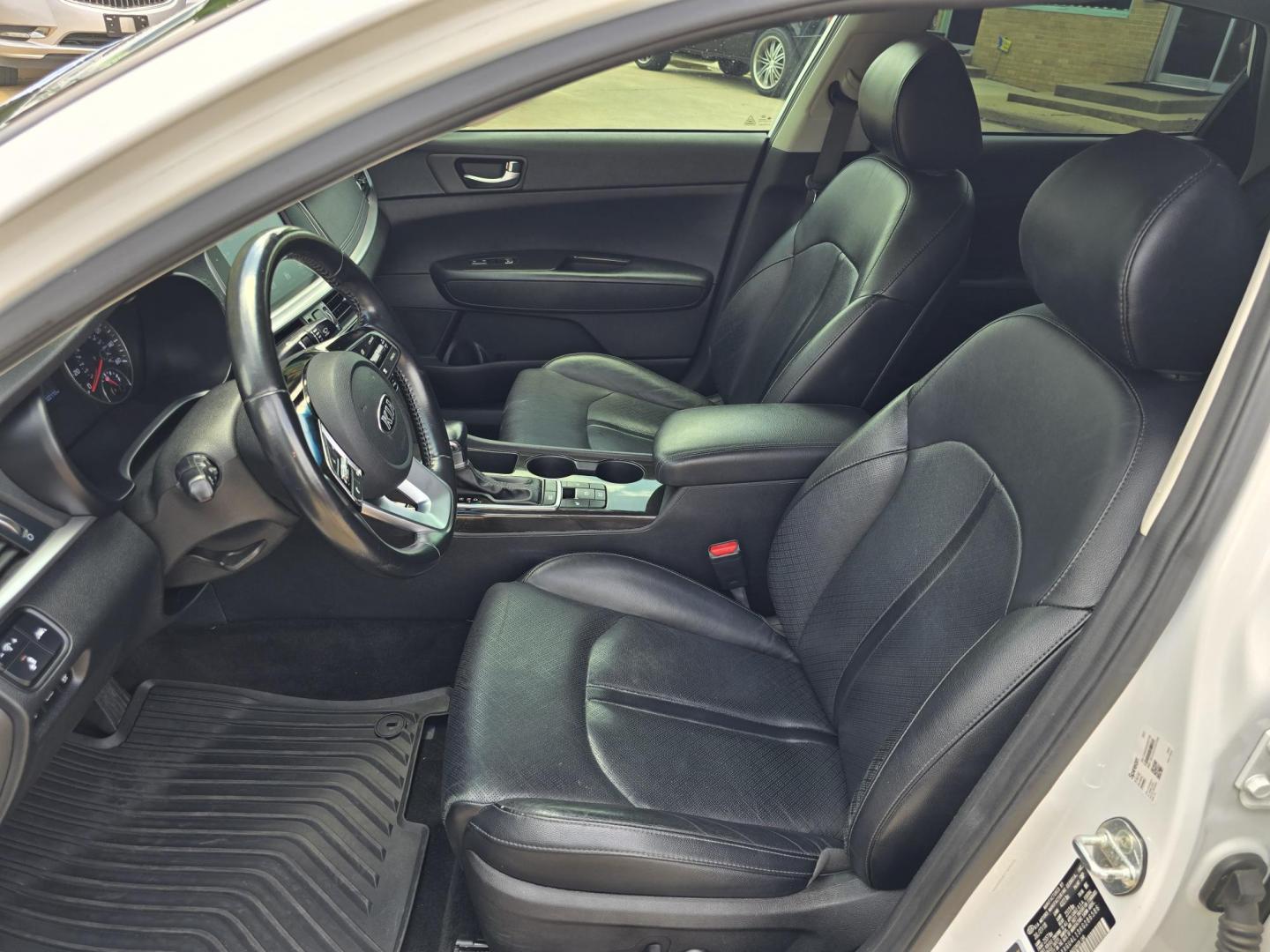 2019 DIAMOND WHITE Kia Optima EX (5XXGU4L13KG) with an 1.6L L4 DOHC 16V engine, 6A transmission, located at 2660 S.Garland Avenue, Garland, TX, 75041, (469) 298-3118, 32.885551, -96.655602 - Photo#11