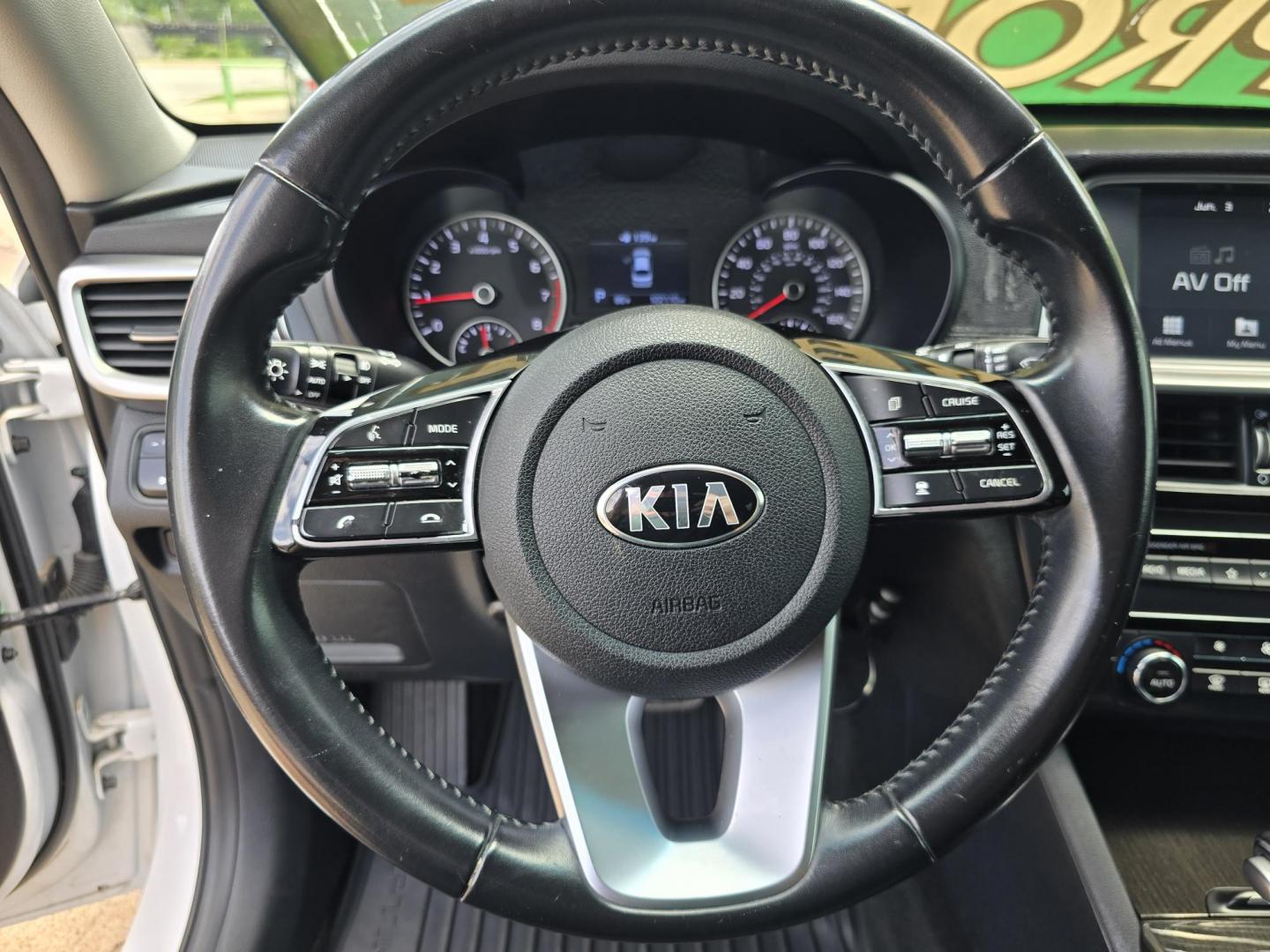 2019 DIAMOND WHITE Kia Optima EX (5XXGU4L13KG) with an 1.6L L4 DOHC 16V engine, 6A transmission, located at 2660 S.Garland Avenue, Garland, TX, 75041, (469) 298-3118, 32.885551, -96.655602 - Photo#13