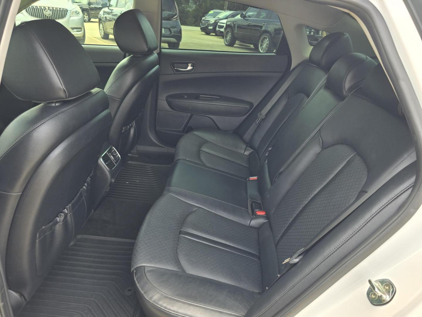 2019 DIAMOND WHITE Kia Optima EX (5XXGU4L13KG) with an 1.6L L4 DOHC 16V engine, 6A transmission, located at 2660 S.Garland Avenue, Garland, TX, 75041, (469) 298-3118, 32.885551, -96.655602 - Photo#18