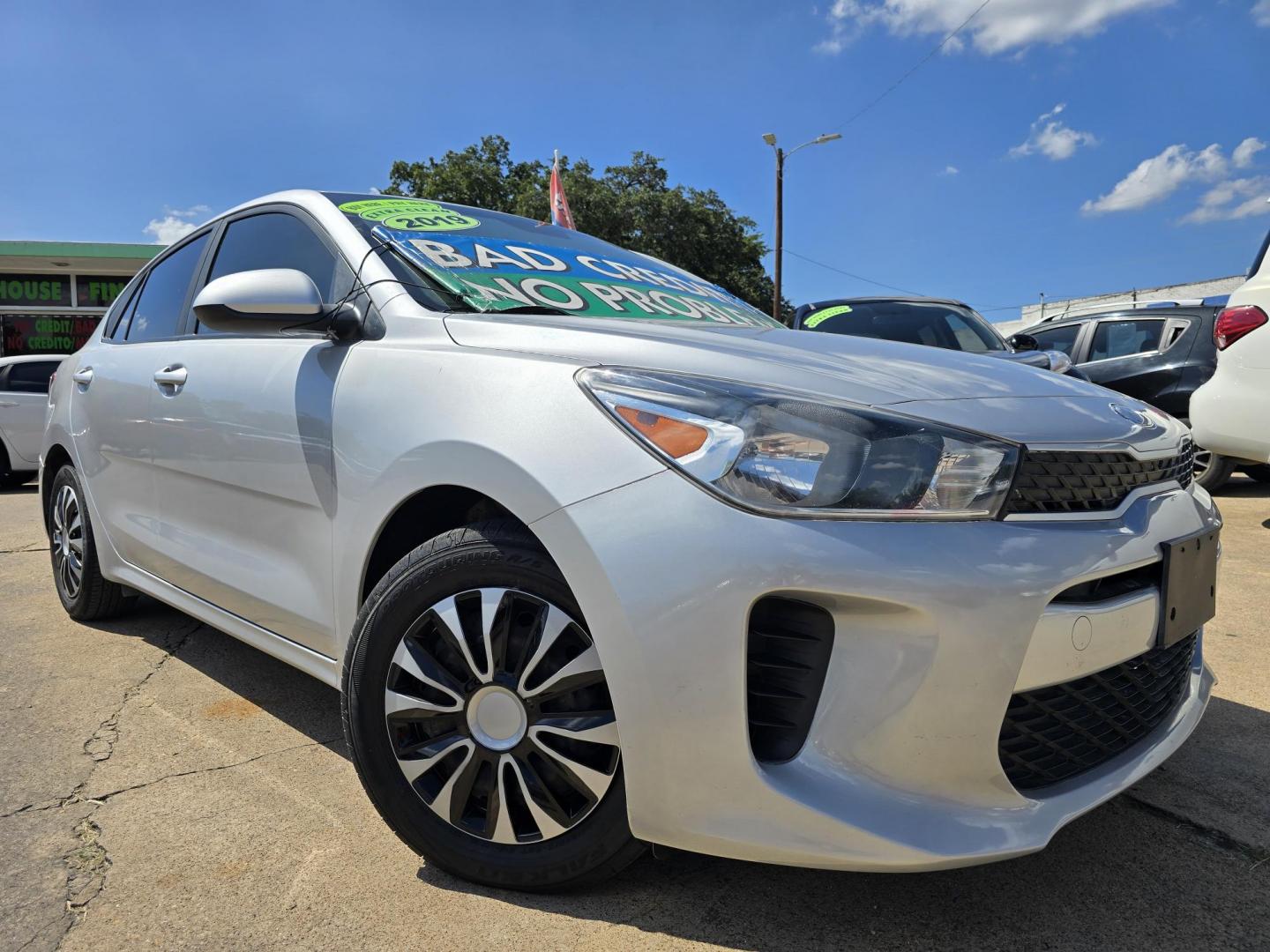 2019 SILVER Kia Rio LX (3KPA24AB8KE) with an 1.6L L4 DOHC 16V engine, 6A transmission, located at 2660 S.Garland Avenue, Garland, TX, 75041, (469) 298-3118, 32.885551, -96.655602 - Photo#0