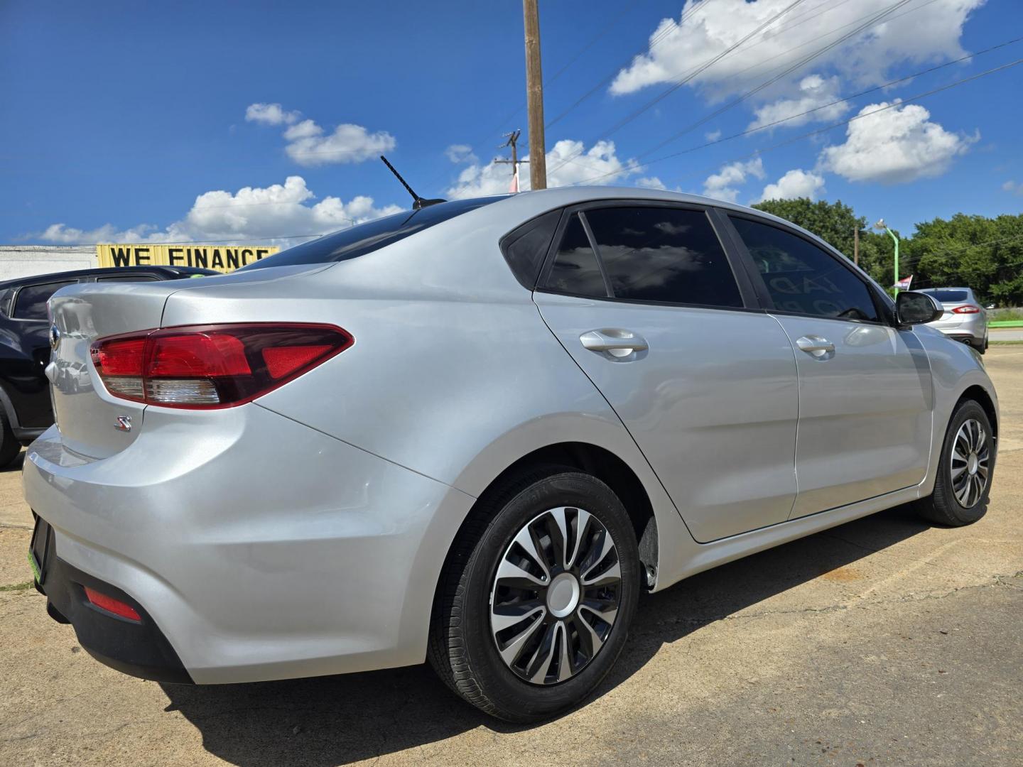 2019 SILVER Kia Rio LX (3KPA24AB8KE) with an 1.6L L4 DOHC 16V engine, 6A transmission, located at 2660 S.Garland Avenue, Garland, TX, 75041, (469) 298-3118, 32.885551, -96.655602 - Photo#3