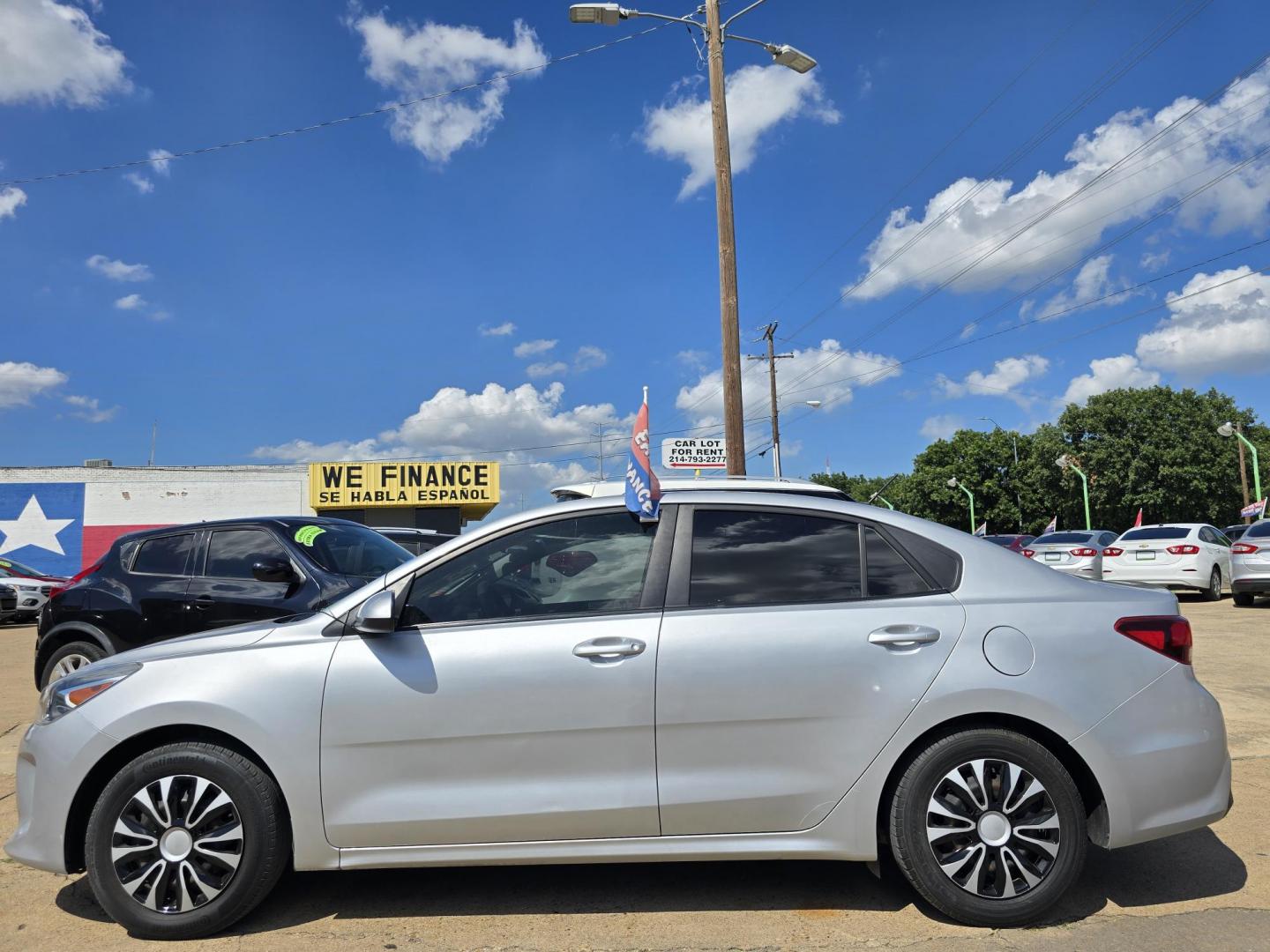 2019 SILVER Kia Rio LX (3KPA24AB8KE) with an 1.6L L4 DOHC 16V engine, 6A transmission, located at 2660 S.Garland Avenue, Garland, TX, 75041, (469) 298-3118, 32.885551, -96.655602 - Photo#6