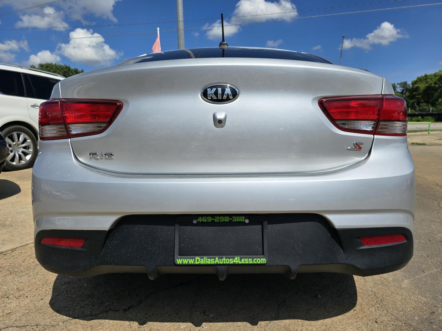 2019 SILVER Kia Rio LX (3KPA24AB8KE) with an 1.6L L4 DOHC 16V engine, 6A transmission, located at 2660 S.Garland Avenue, Garland, TX, 75041, (469) 298-3118, 32.885551, -96.655602 - Photo#4