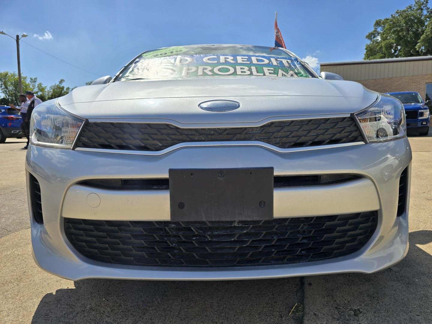 2019 SILVER Kia Rio LX (3KPA24AB8KE) with an 1.6L L4 DOHC 16V engine, 6A transmission, located at 2660 S.Garland Avenue, Garland, TX, 75041, (469) 298-3118, 32.885551, -96.655602 - Photo#9