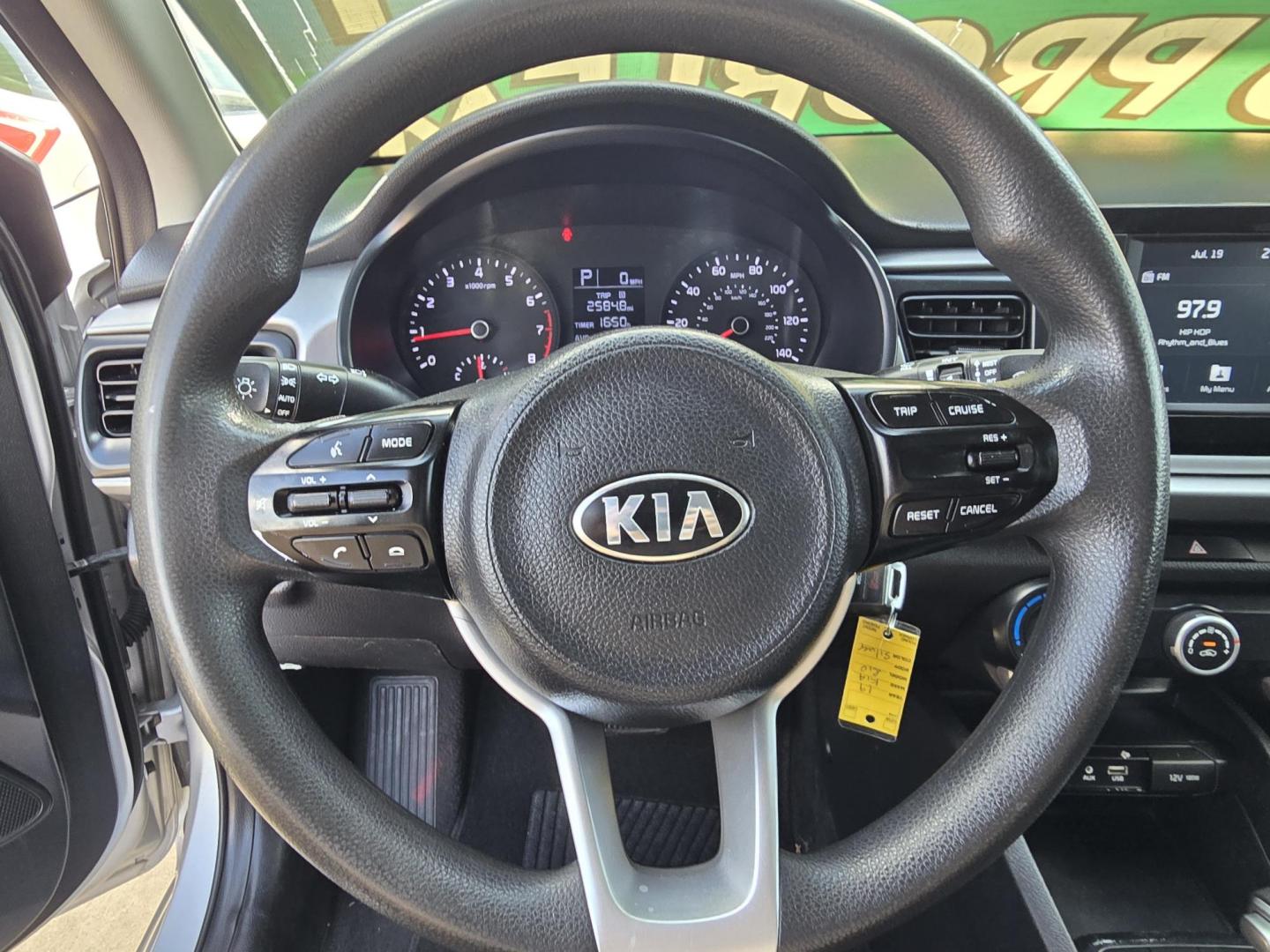 2019 SILVER Kia Rio LX (3KPA24AB8KE) with an 1.6L L4 DOHC 16V engine, 6A transmission, located at 2660 S.Garland Avenue, Garland, TX, 75041, (469) 298-3118, 32.885551, -96.655602 - Photo#12