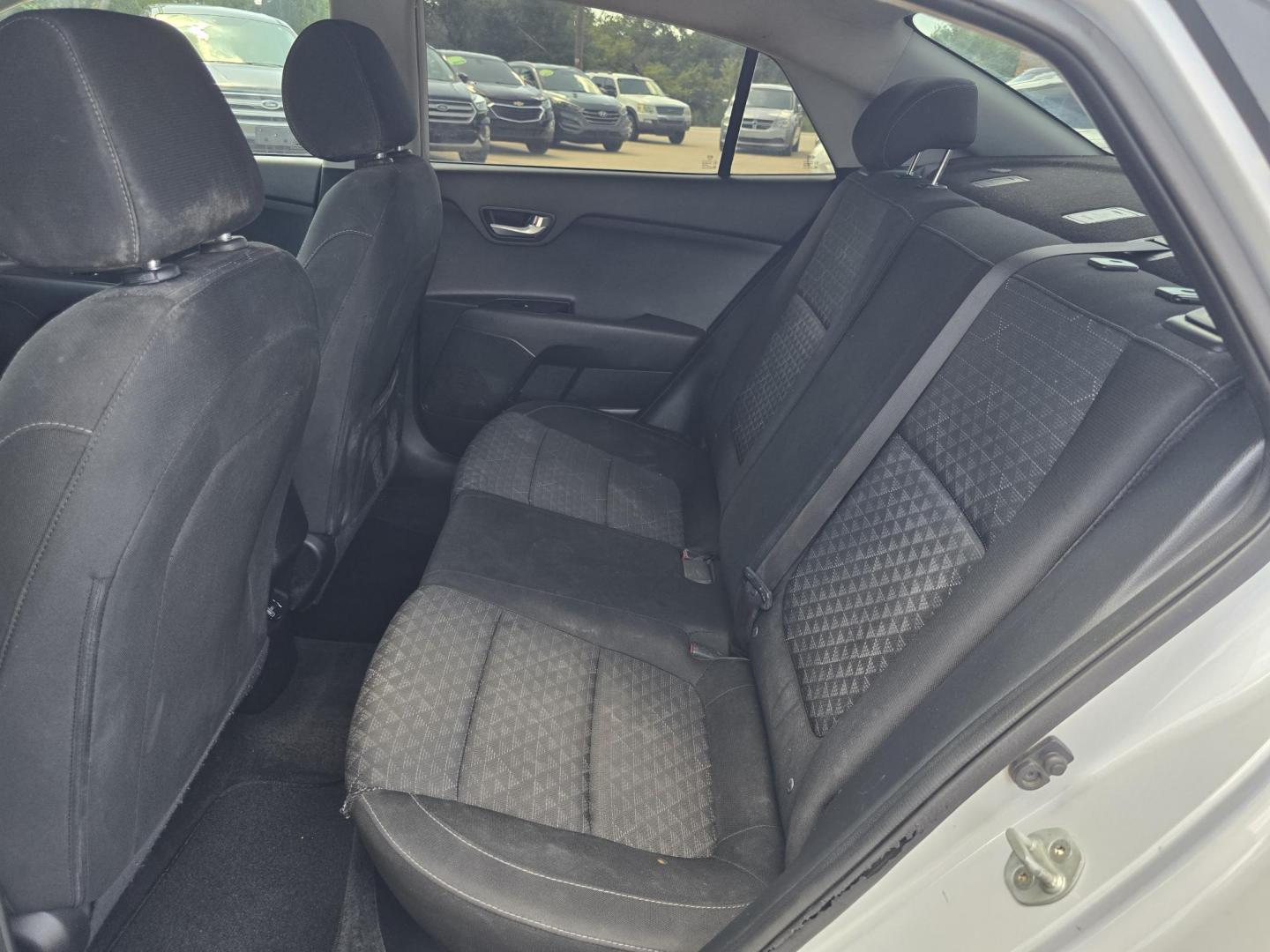 2019 SILVER Kia Rio LX (3KPA24AB8KE) with an 1.6L L4 DOHC 16V engine, 6A transmission, located at 2660 S.Garland Avenue, Garland, TX, 75041, (469) 298-3118, 32.885551, -96.655602 - Photo#15