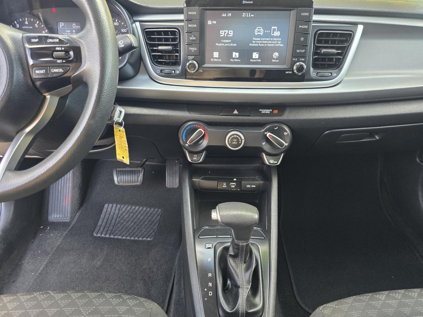 2019 SILVER Kia Rio LX (3KPA24AB8KE) with an 1.6L L4 DOHC 16V engine, 6A transmission, located at 2660 S.Garland Avenue, Garland, TX, 75041, (469) 298-3118, 32.885551, -96.655602 - Photo#13