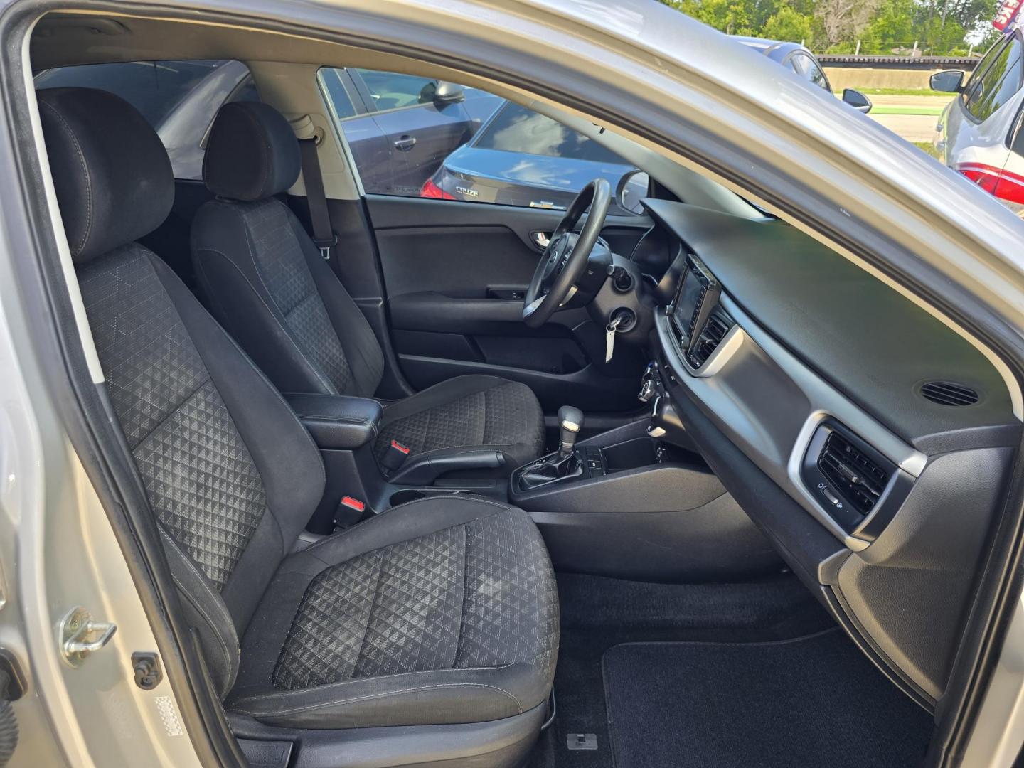 2019 SILVER Kia Rio LX (3KPA24AB8KE) with an 1.6L L4 DOHC 16V engine, 6A transmission, located at 2660 S.Garland Avenue, Garland, TX, 75041, (469) 298-3118, 32.885551, -96.655602 - Photo#17