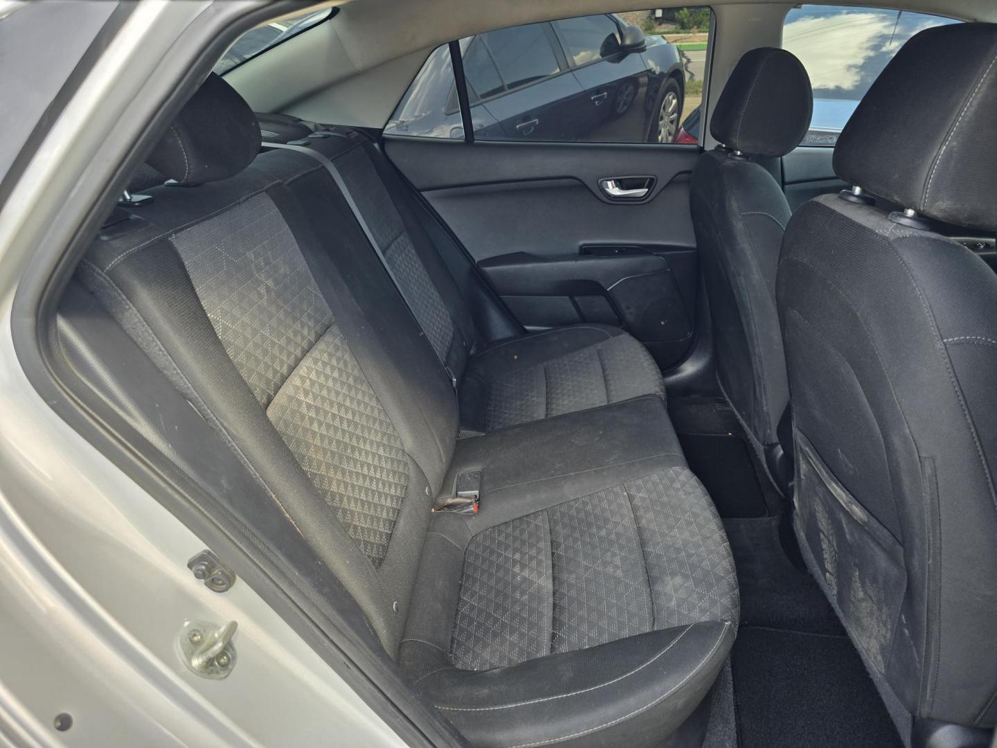 2019 SILVER Kia Rio LX (3KPA24AB8KE) with an 1.6L L4 DOHC 16V engine, 6A transmission, located at 2660 S.Garland Avenue, Garland, TX, 75041, (469) 298-3118, 32.885551, -96.655602 - Photo#16