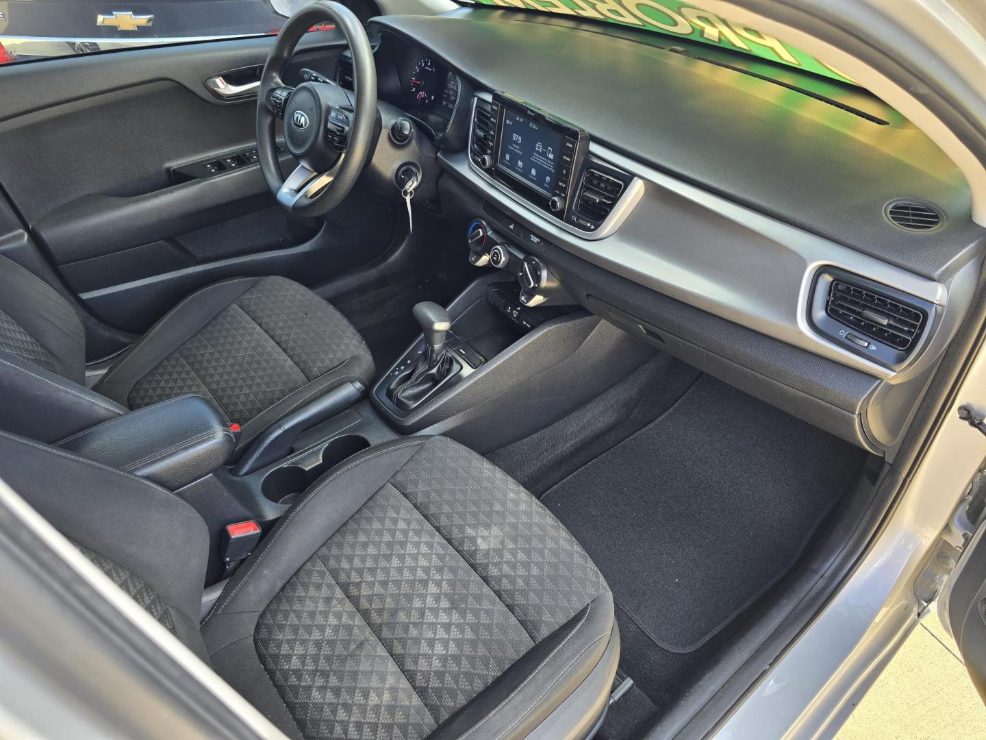 2019 SILVER Kia Rio LX (3KPA24AB8KE) with an 1.6L L4 DOHC 16V engine, 6A transmission, located at 2660 S.Garland Avenue, Garland, TX, 75041, (469) 298-3118, 32.885551, -96.655602 - Photo#18