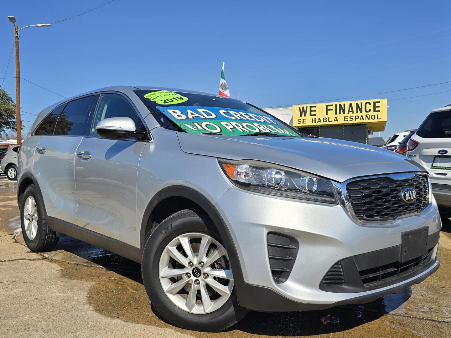 2019 SILVER Kia Sorento LX (5XYPG4A32KG) with an 2.4L L4 DOHC 16V engine, 6A transmission, located at 2660 S.Garland Avenue, Garland, TX, 75041, (469) 298-3118, 32.885551, -96.655602 - Photo#0