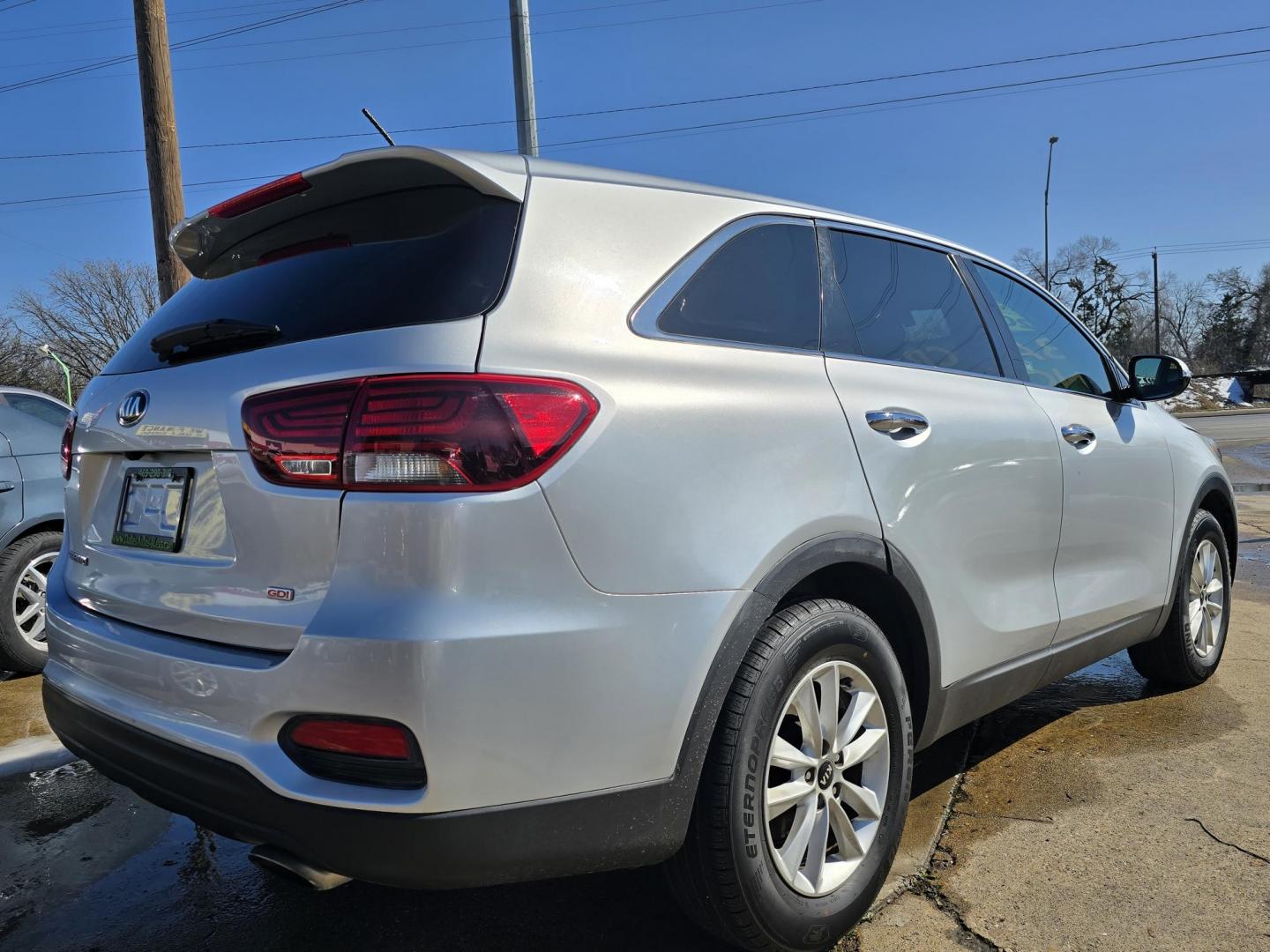 2019 SILVER Kia Sorento LX (5XYPG4A32KG) with an 2.4L L4 DOHC 16V engine, 6A transmission, located at 2660 S.Garland Avenue, Garland, TX, 75041, (469) 298-3118, 32.885551, -96.655602 - Photo#3