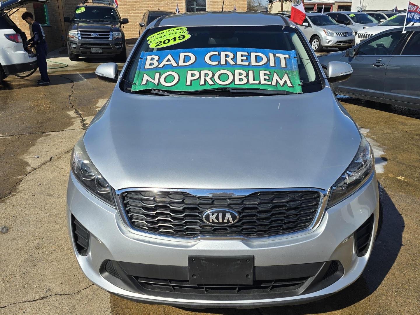 2019 SILVER Kia Sorento LX (5XYPG4A32KG) with an 2.4L L4 DOHC 16V engine, 6A transmission, located at 2660 S.Garland Avenue, Garland, TX, 75041, (469) 298-3118, 32.885551, -96.655602 - Photo#8