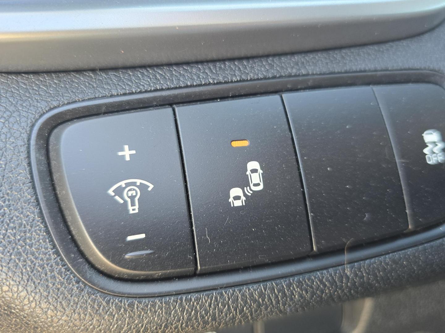 2019 SILVER Kia Sorento LX (5XYPG4A32KG) with an 2.4L L4 DOHC 16V engine, 6A transmission, located at 2660 S.Garland Avenue, Garland, TX, 75041, (469) 298-3118, 32.885551, -96.655602 - Photo#12