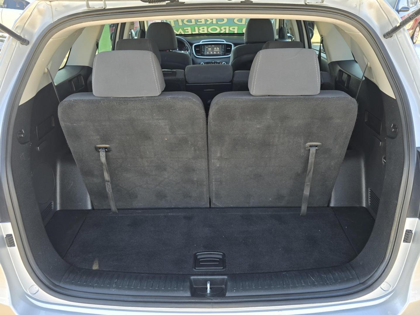 2019 SILVER Kia Sorento LX (5XYPG4A32KG) with an 2.4L L4 DOHC 16V engine, 6A transmission, located at 2660 S.Garland Avenue, Garland, TX, 75041, (469) 298-3118, 32.885551, -96.655602 - Photo#17