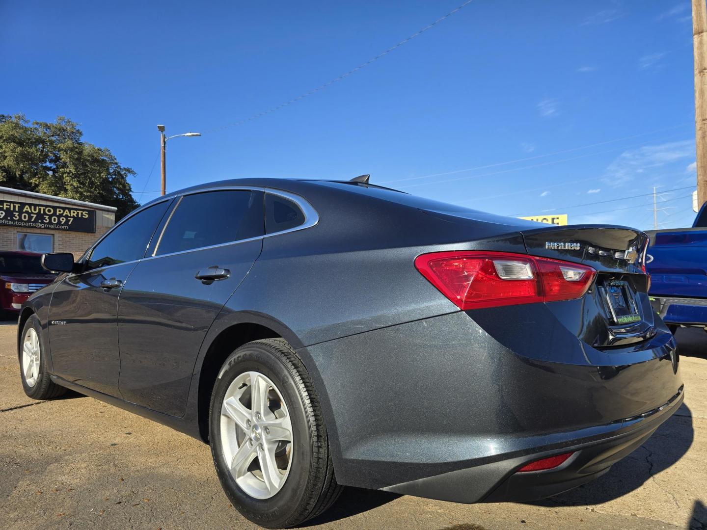 2020 GRAY Chevrolet Malibu LS (1G1ZC5ST8LF) with an 1.5L L4 DOHC 16V engine, 6A transmission, located at 2660 S.Garland Avenue, Garland, TX, 75041, (469) 298-3118, 32.885551, -96.655602 - Photo#5
